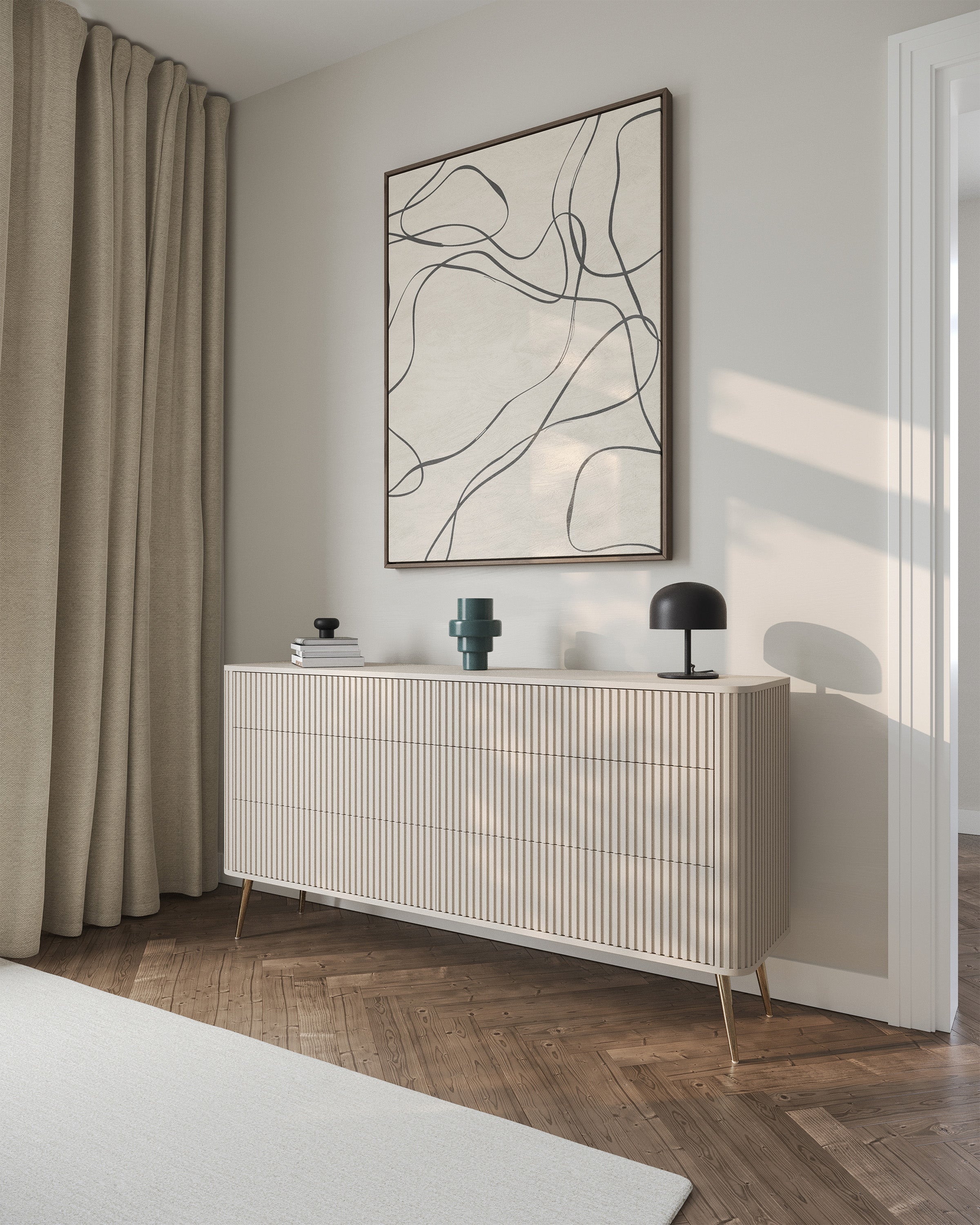 Kommode Ovarlo mit Fräsungen und sechs Schubladen, 168 cm, sandbeige mit goldenen Beinen