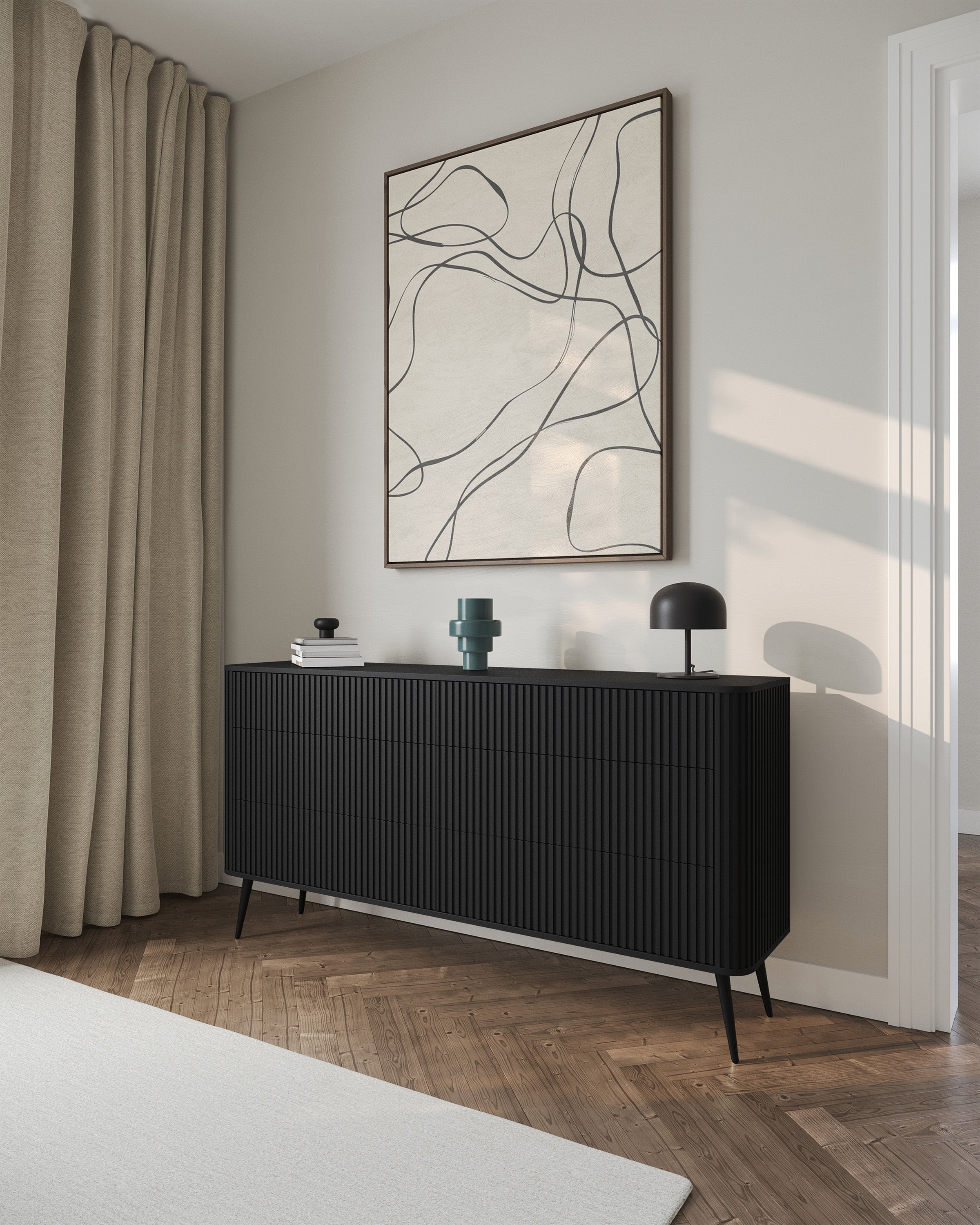 Kommode Ovarlo mit Fräsungen und sechs Schubladen, 168 cm, schwarz mit schwarzen Beinen
