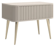 Nachttisch Ovarlo mit Rillen und Schublade, 63 cm, sandbeige mit goldenen Beinen