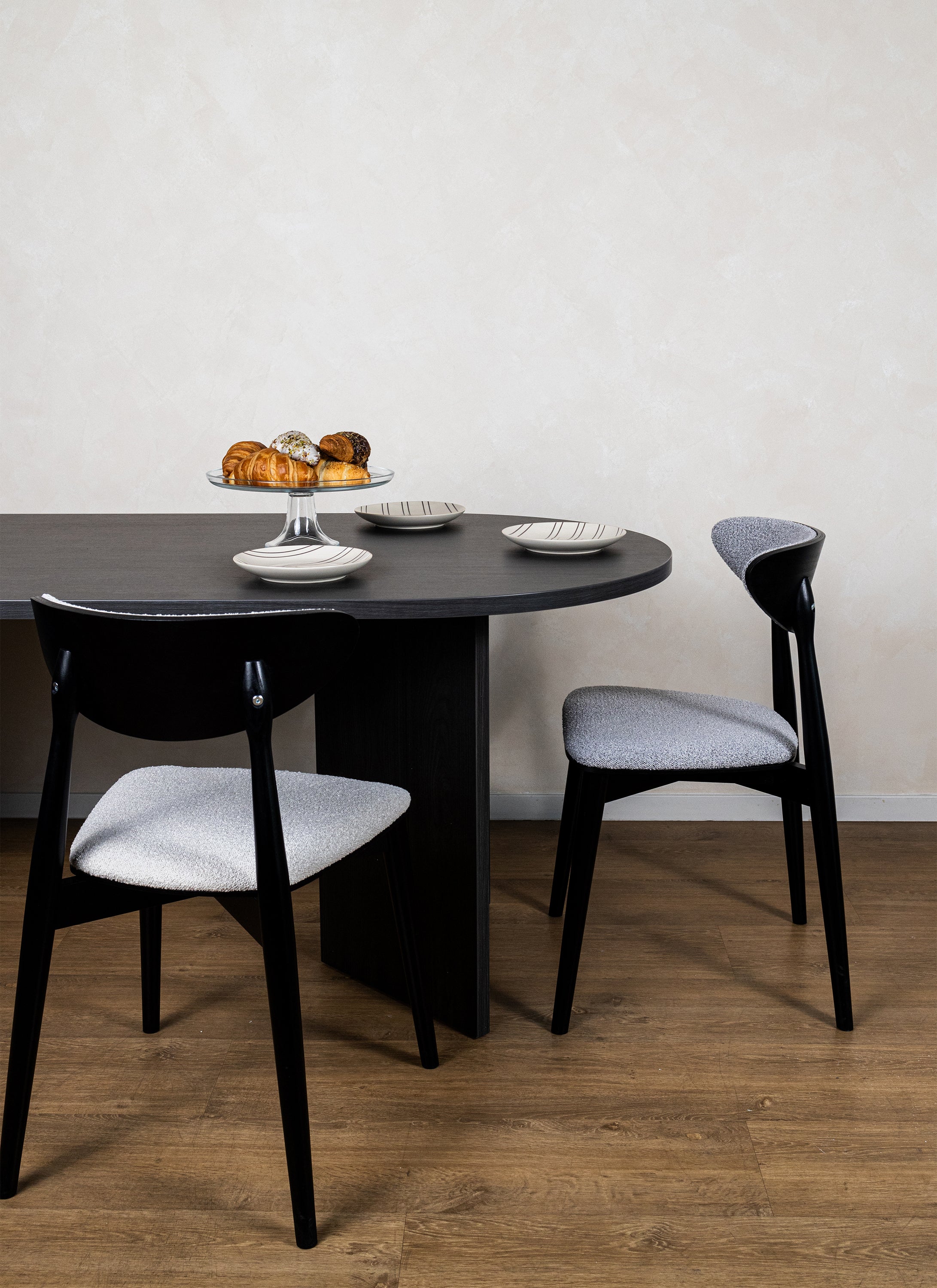 Esstisch Ovo oval 204 cm Esche Portland Schwarz