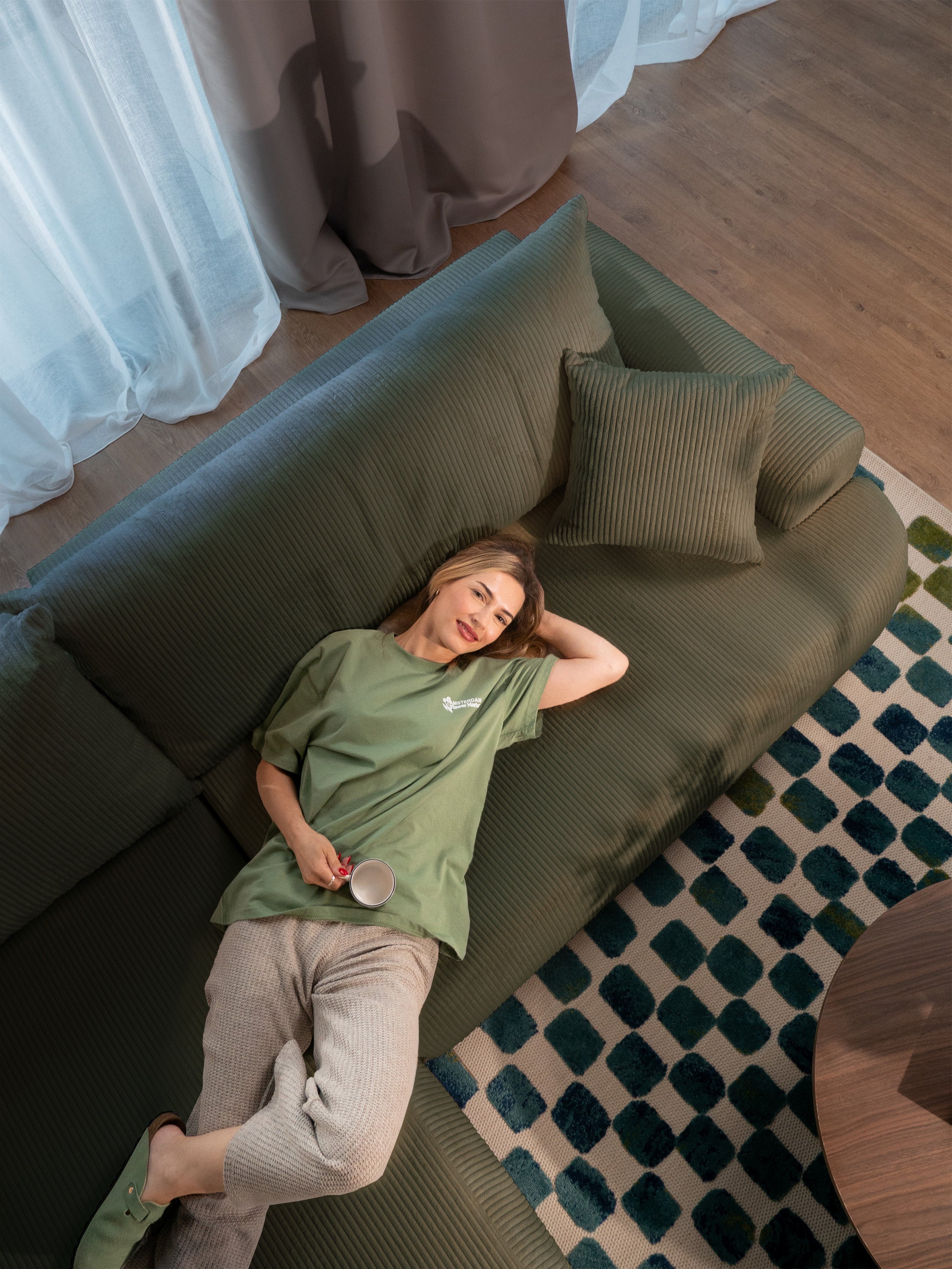 Ecksofa mit Schlaffunktion Ovo Cord L-förmig linksseitig mit Stauraum olivgrüner Cordstoff