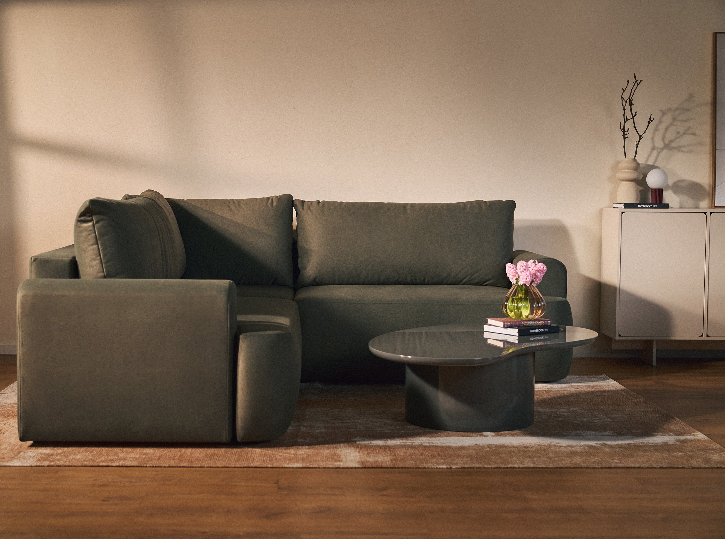 Ecksofa mit Schlaffunktion, Ovo, L-förmig, universell, olivgrüner, leicht zu reinigender Samtbezug