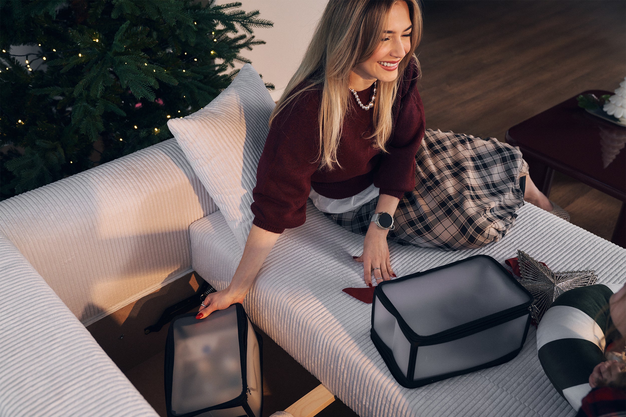 Ecksofa mit Schlaffunktion Ovo Cord, L-förmig, linksseitig, mit Stauraum, weißer Cordstoff