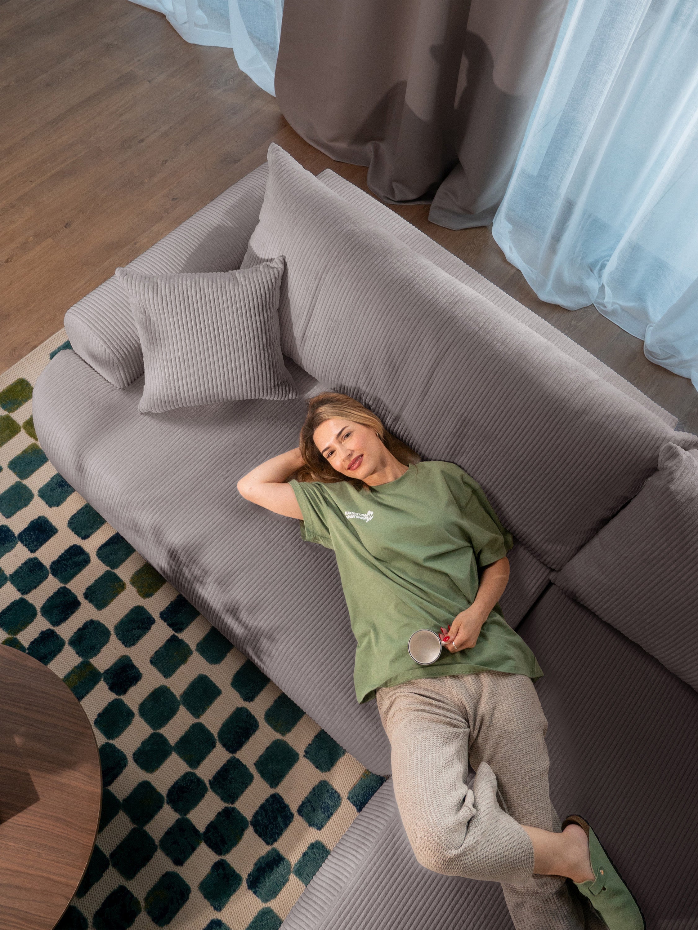 Ecksofa mit Schlafunktion Ovo Cord, L-förmig, rechtsseitig, mit Stauraum, hellgrauer Cordstoff