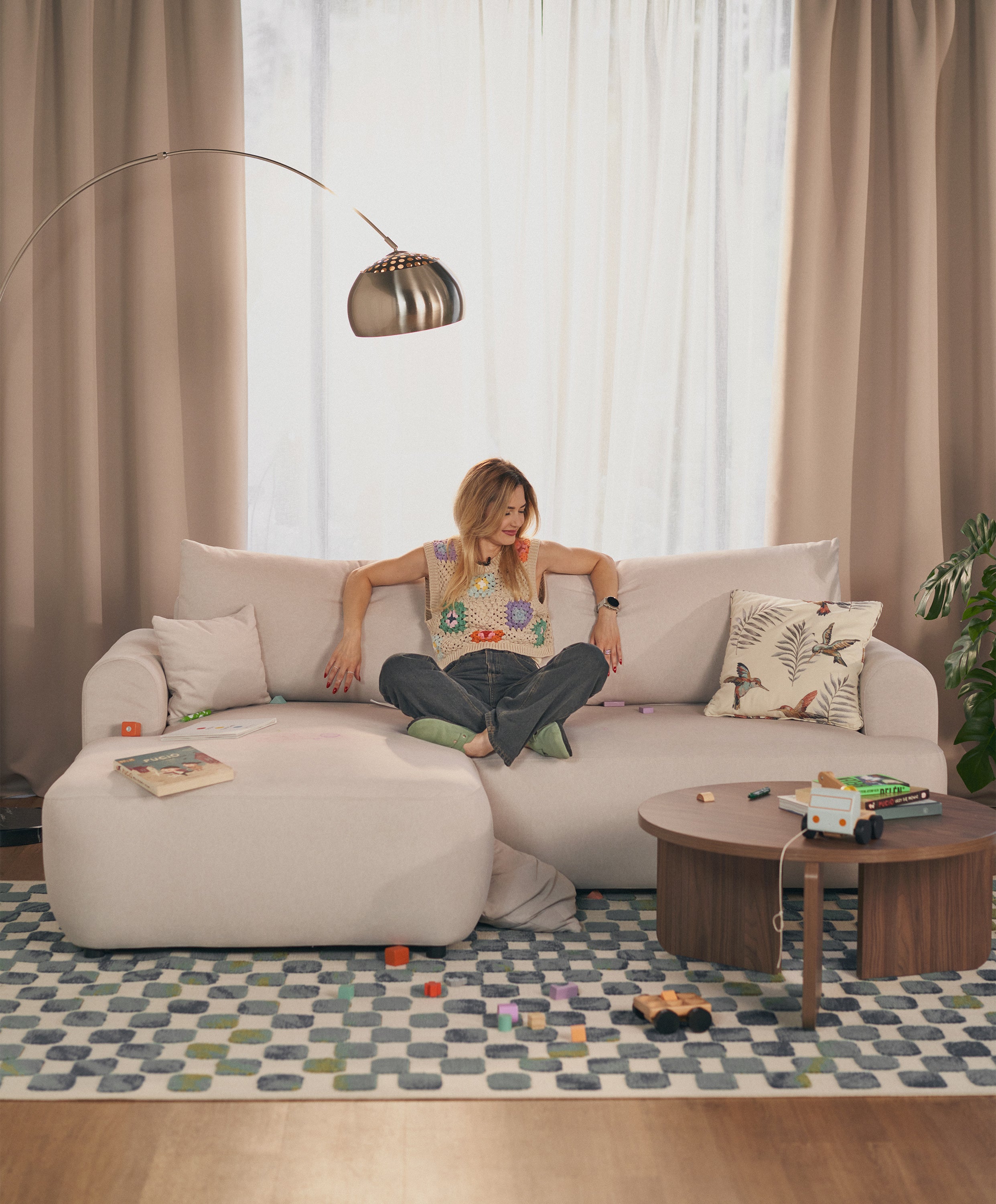 Ecksofa mit Schlaffunktion Ovo mini, L-Form, linksseitig, mit Stauraum, cremefarbener Velours, pflegeleicht