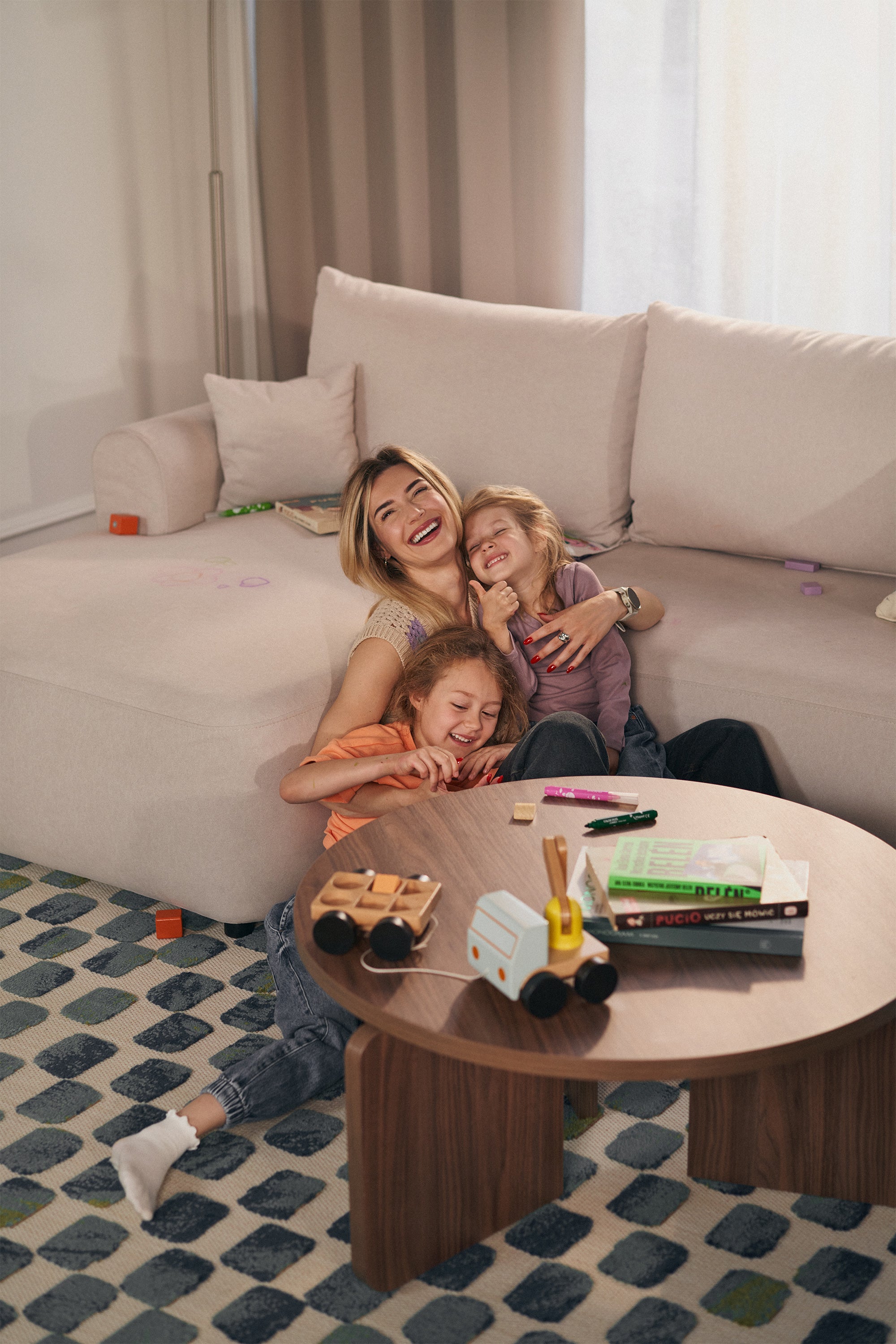 Ecksofa mit Schlaffunktion Ovo mini, L-Form, linksseitig, mit Stauraum, cremefarbener Velours, pflegeleicht
