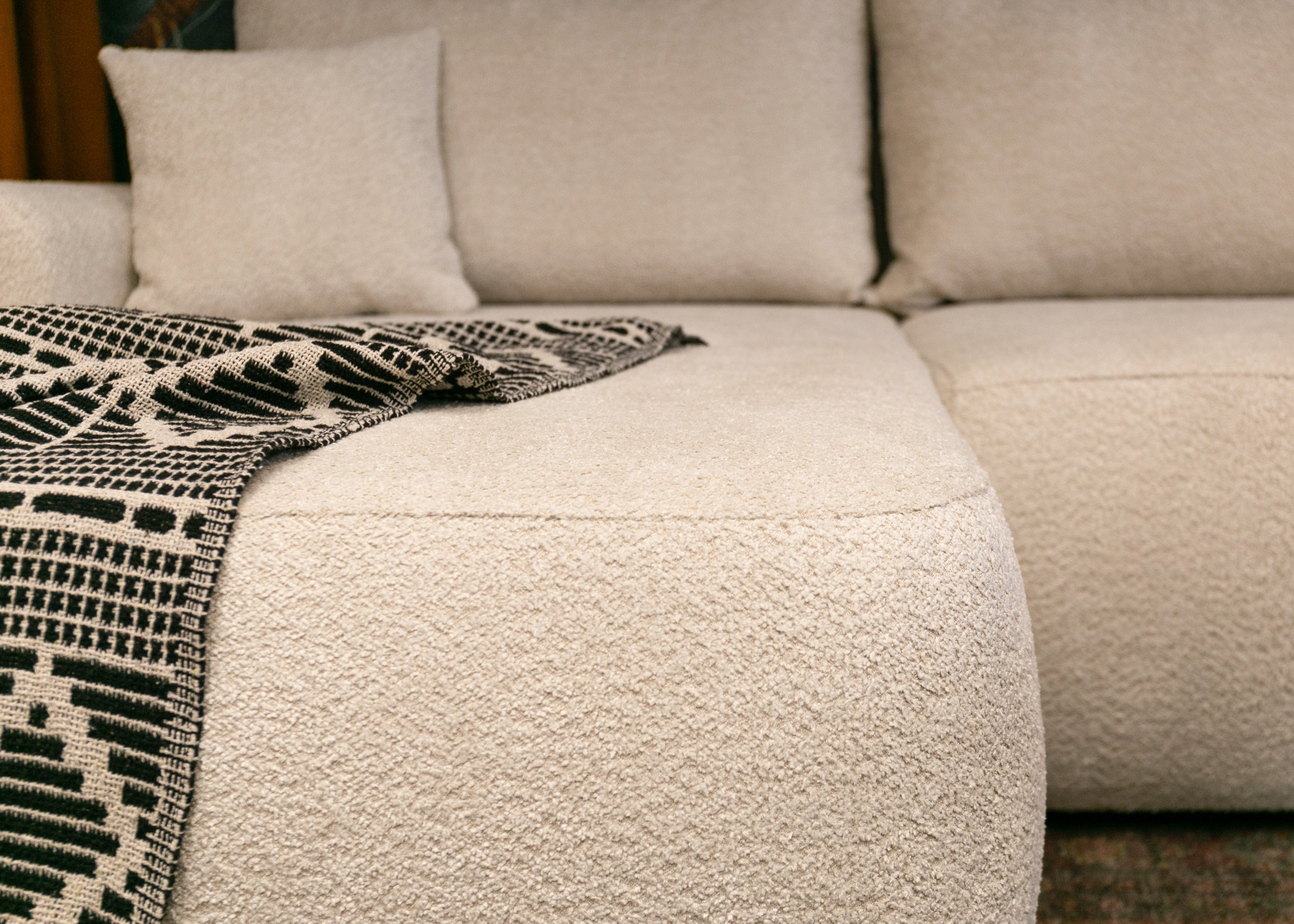 Ecksofa mit Schlaffunktion Ovo U-förmig mit Stauraum, beige Bouclé, universell einsetzbar