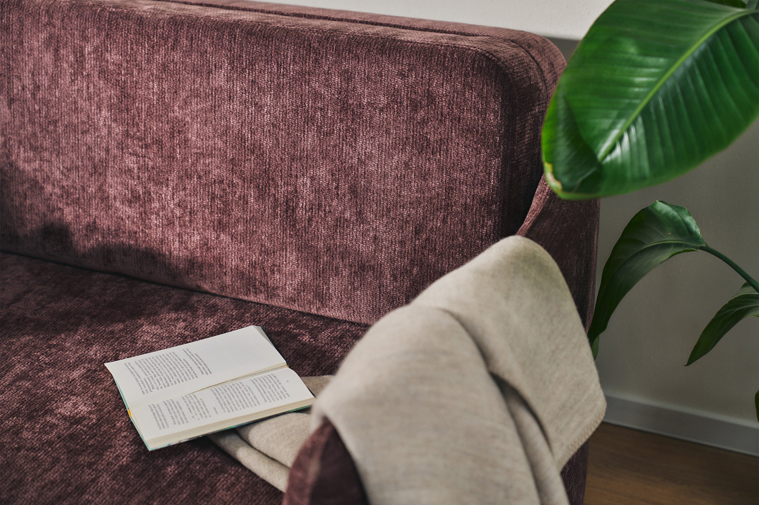 Ausziehbares Zweisitzer-Sofa Paxi 165 cm mit Stauraum, Pflaumenfarbener Chenillestoff