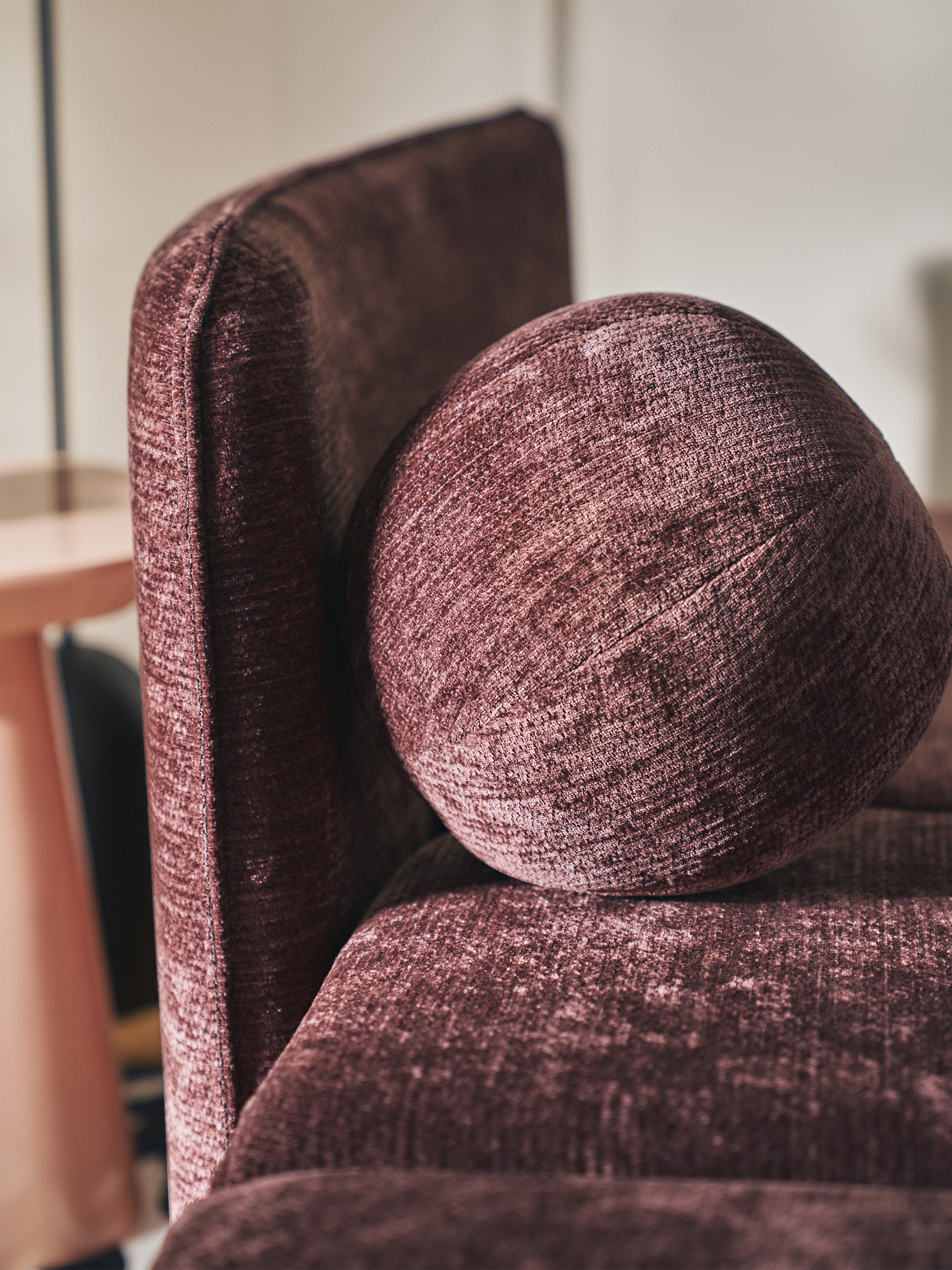 Ausziehbares Zweisitzer-Sofa Paxi 165 cm mit Stauraum, Pflaumenfarbener Chenillestoff