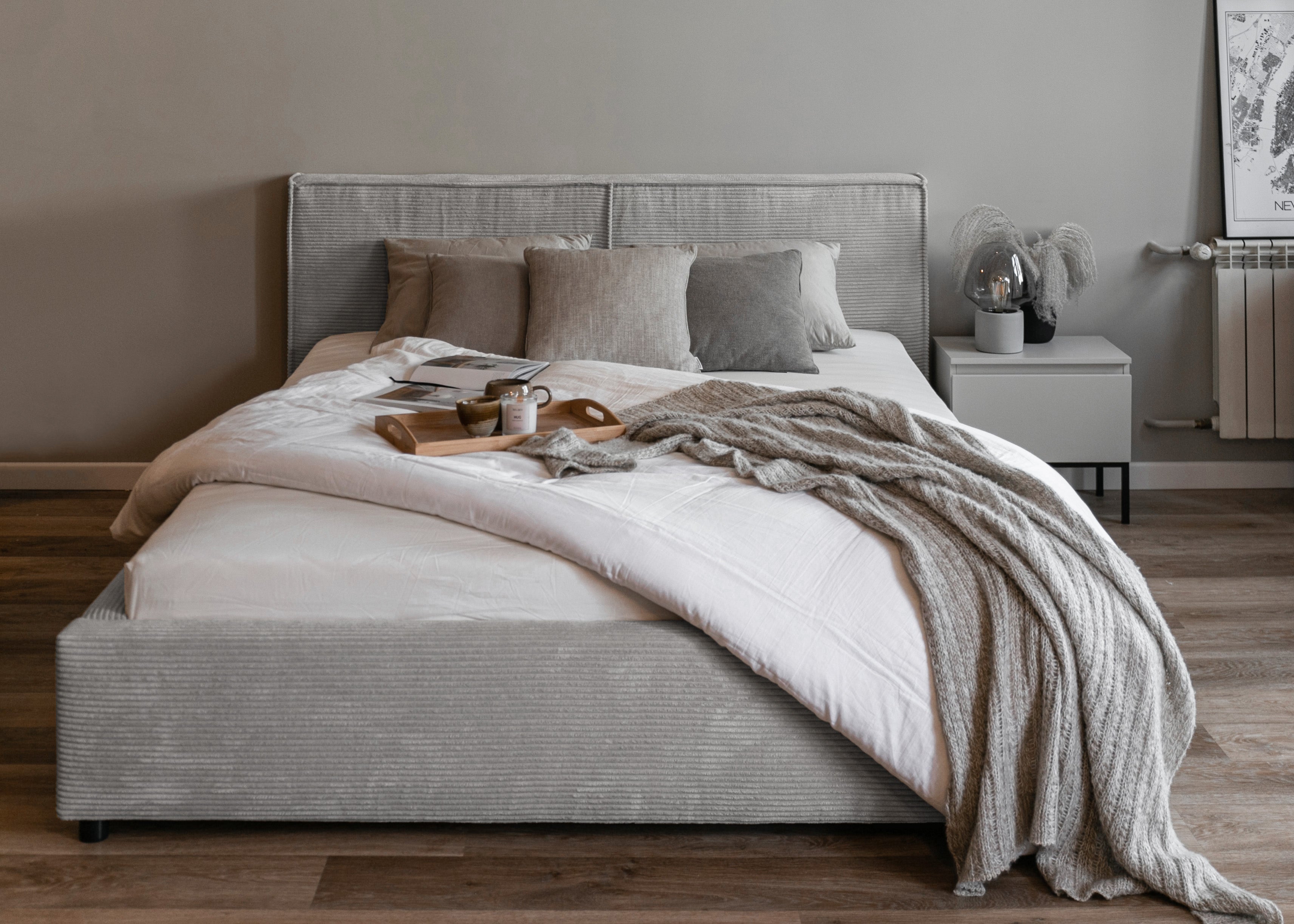 Gepolstertes Bett 140x200 cm Farese mit Stauraum und Gasdruckfeder, hellgrauer Cordstoff