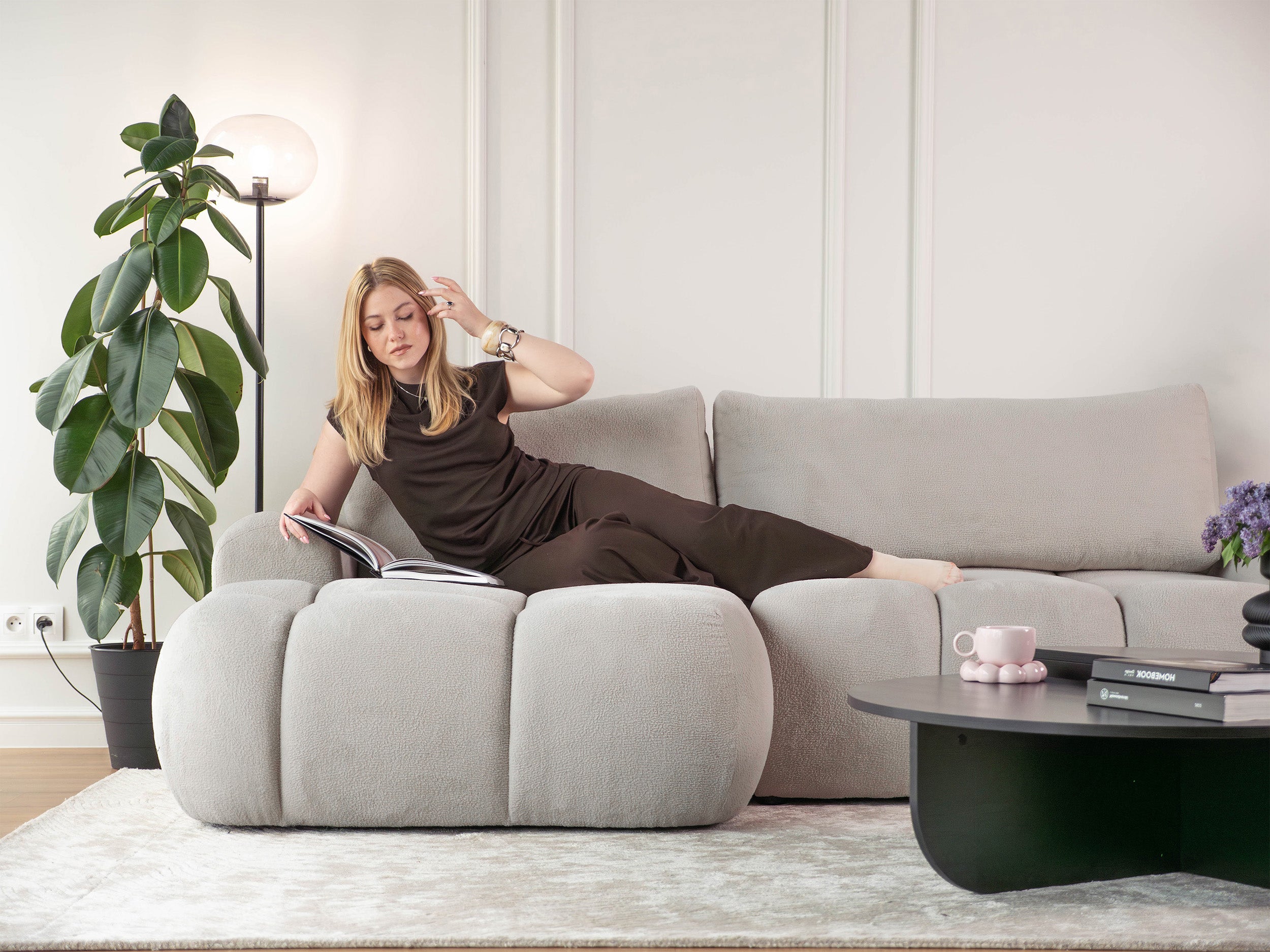 Ecksofa mit Schlaffunktion Ombo Mini, L-förmig, linksseitig, mit Stauraum, grau-beiger Bouclé-Stoff