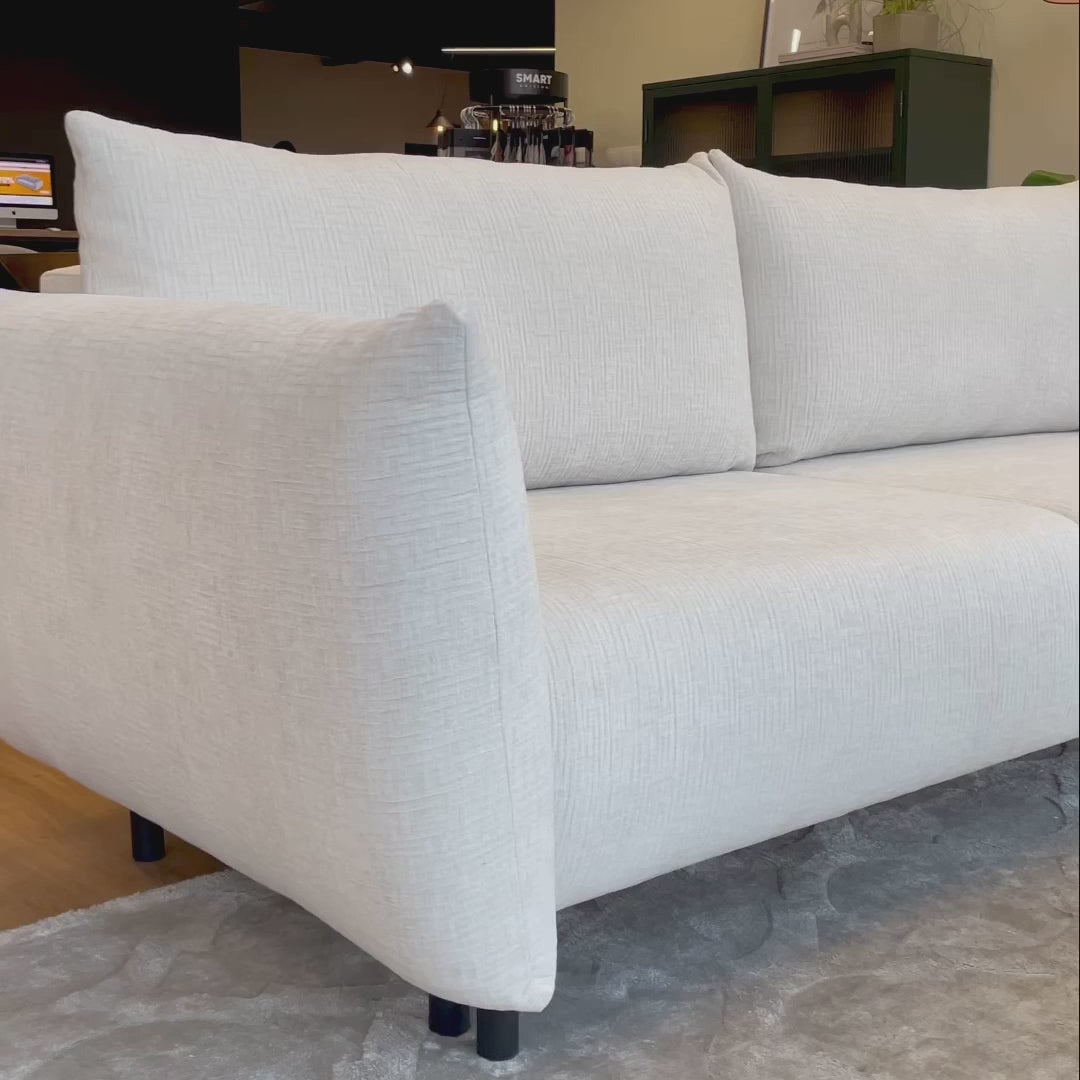 Video laden: Dreisitziges ausklappbares Sofa Candeiro mit Stauraum, beige Chenille