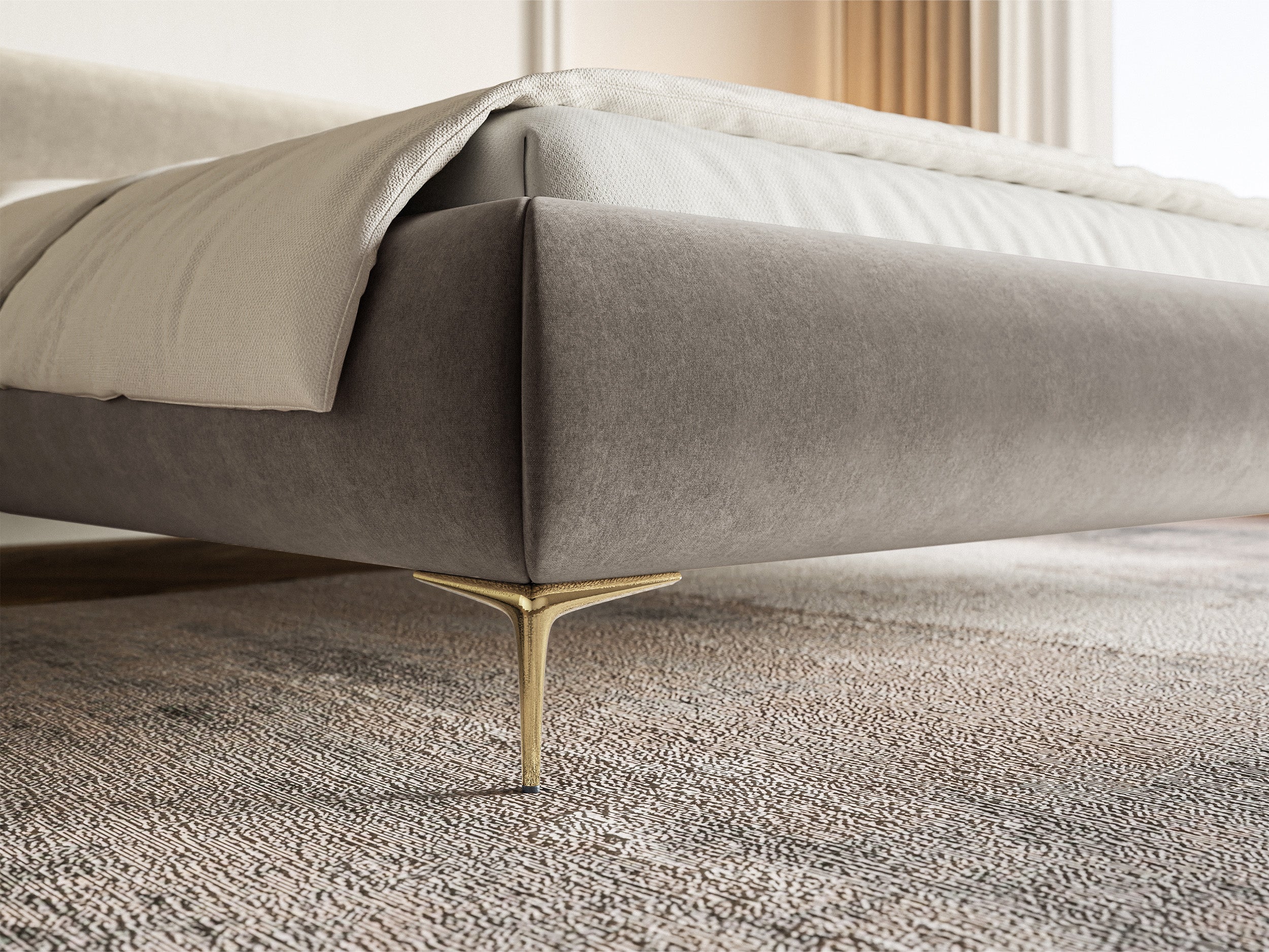 Gepolstertes Bett 160x200 cm Roule mit Stauraum, Metallrahmen, hellbeiger Samt mit wasserabweisender Beschichtung, goldene Füße