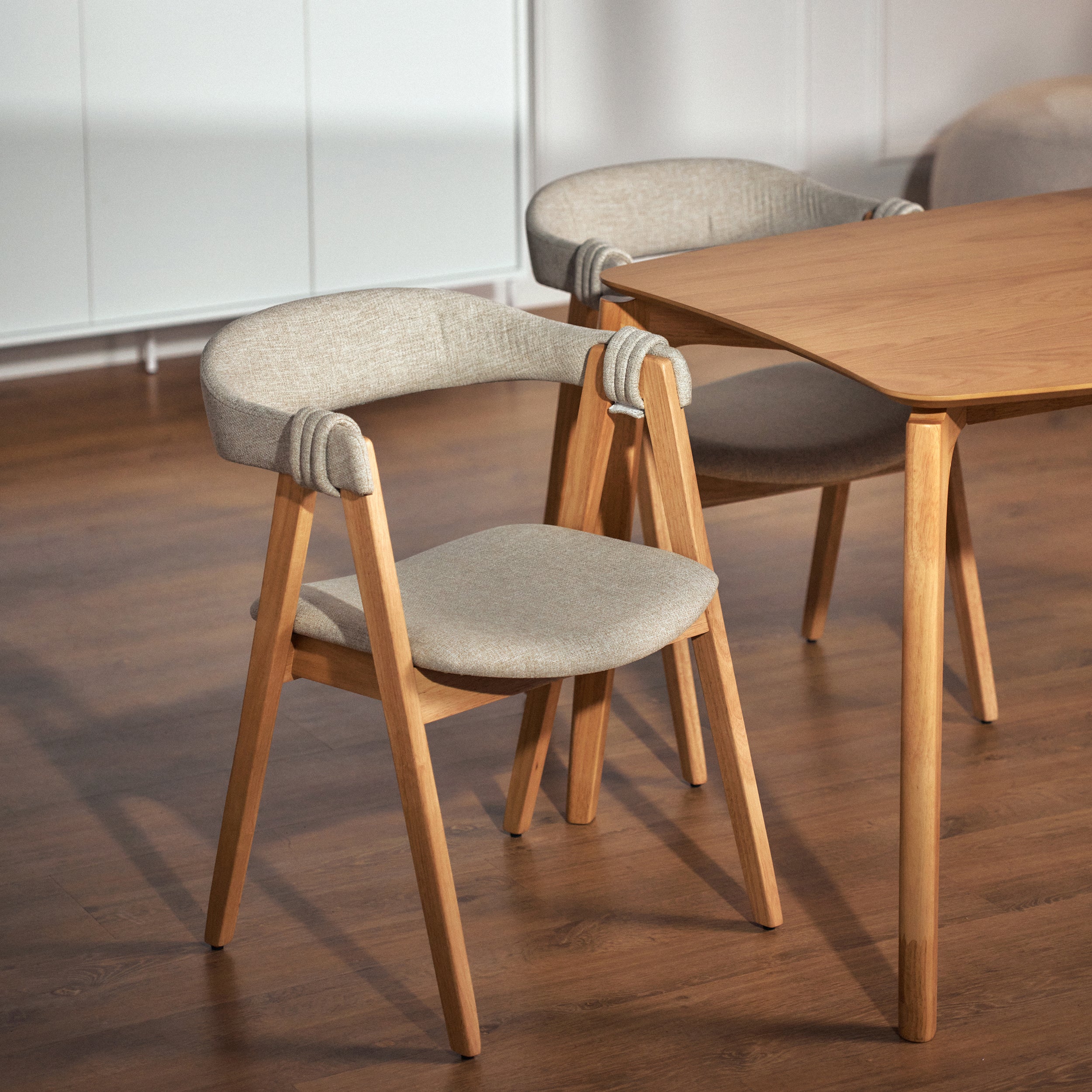 Holzstuhl für das Esszimmer Inneles in natürlicher Eiche/beige