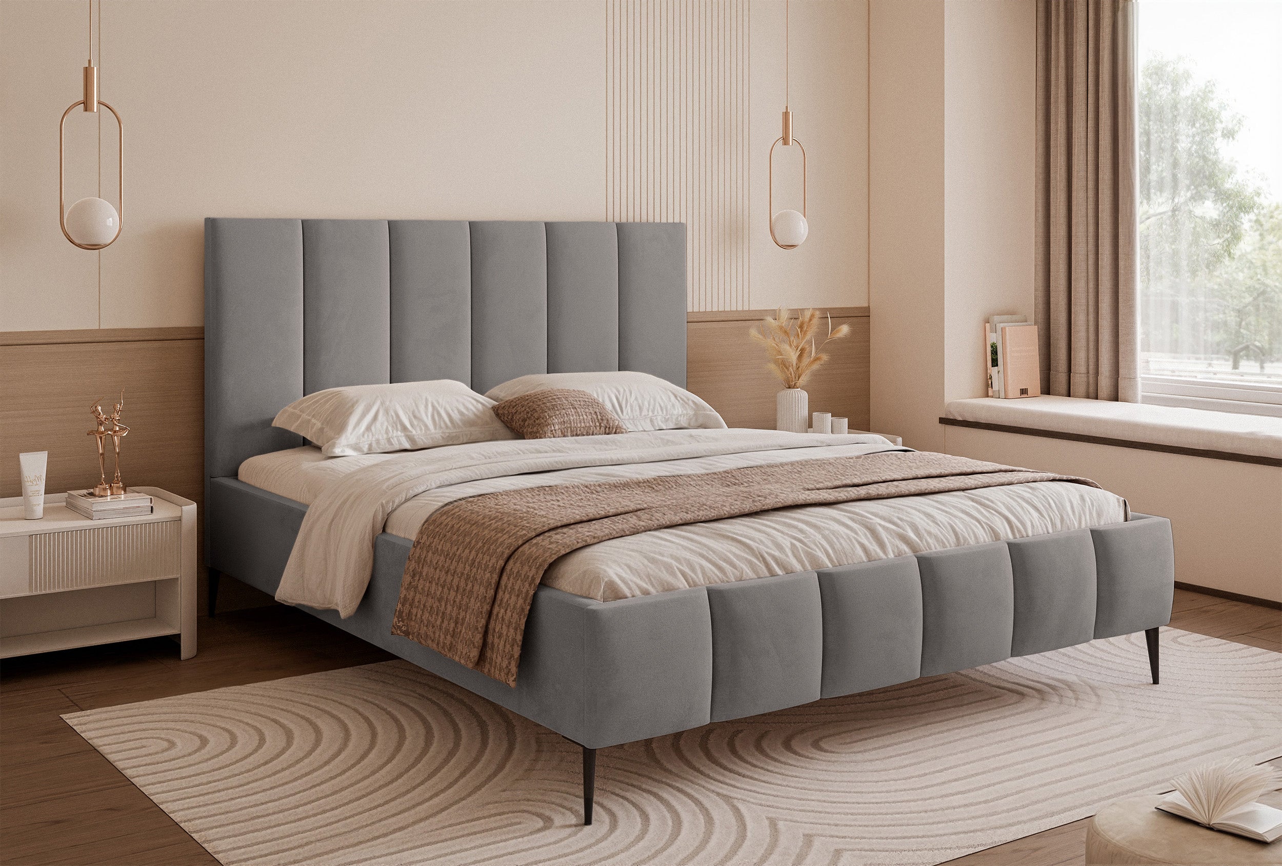 Gepolstertes Bett 140x200 cm Sarafino mit Bettkasten, hellgrauer Samt, Metallrahmen auf hohen Beinen