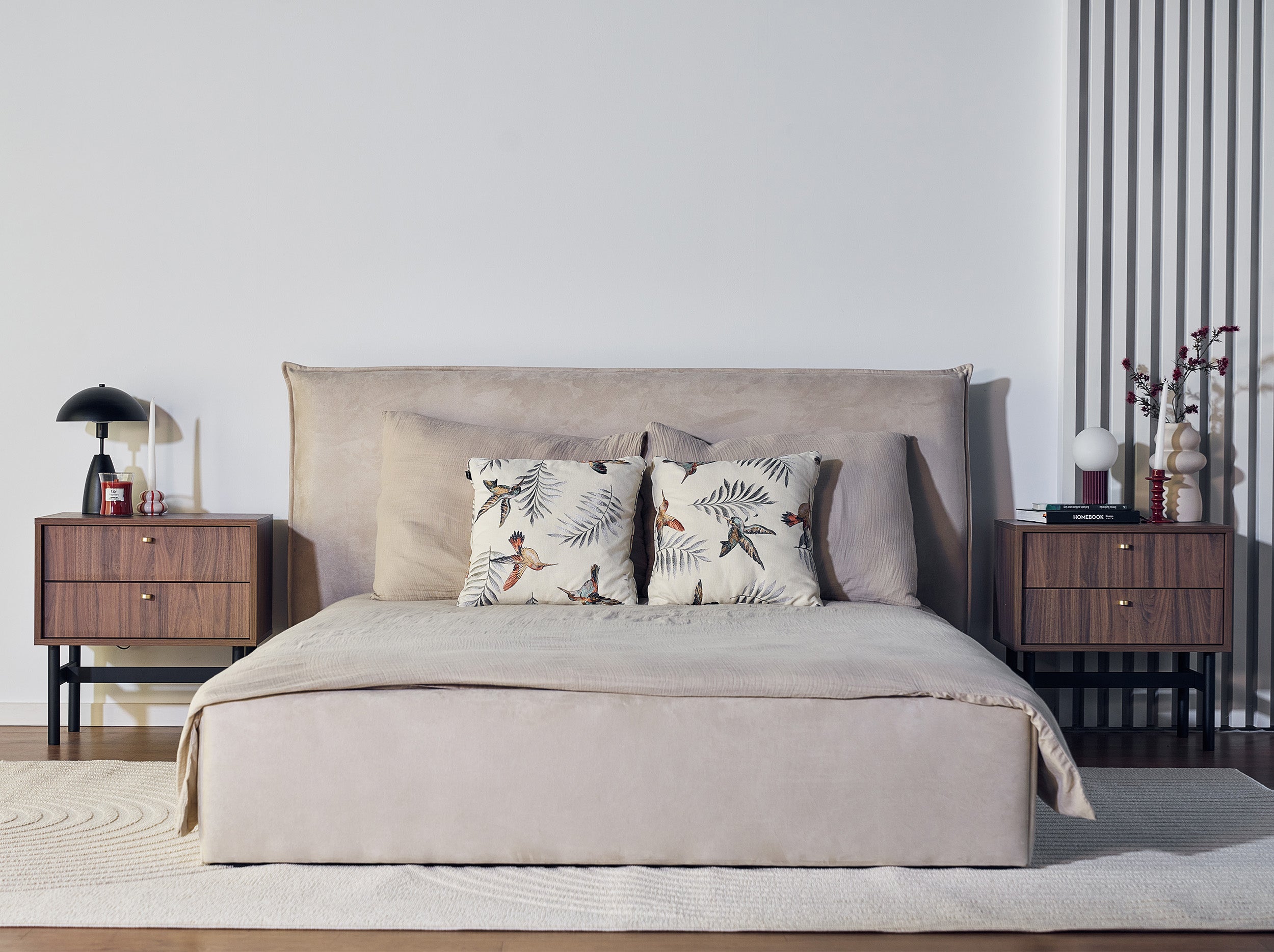 Polsterbett 140x200 cm Softie mit Stauraum, beige, wasserabweisender Samt, Metallrahmen