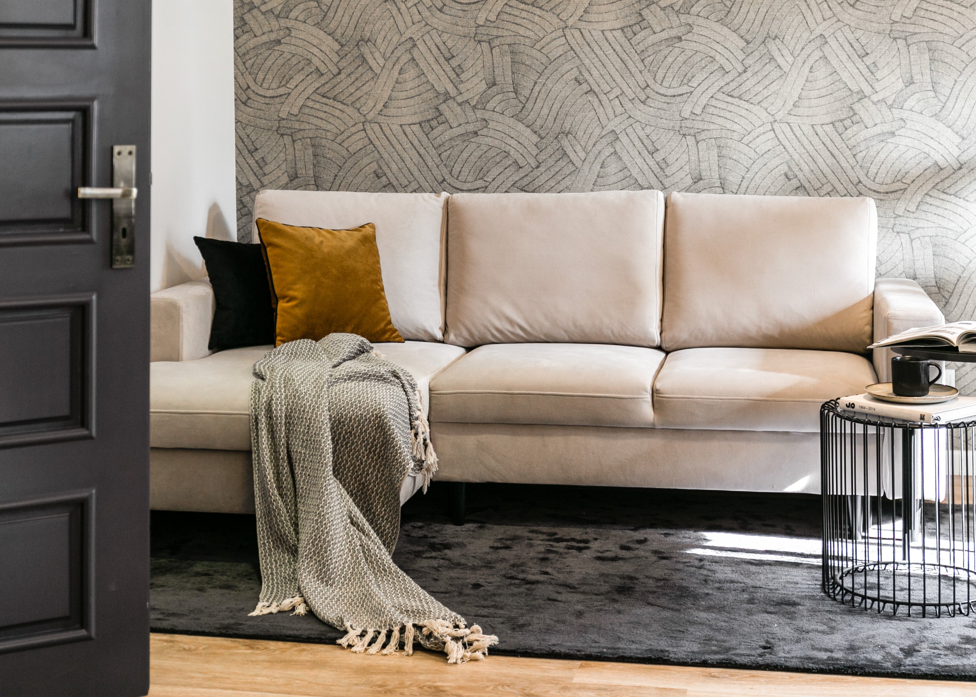 Ecksofa mit Schlaffunktion Nalika, L-förmig, mit Stauraum, cremefarbener, hydrophober Velours, linksseitig