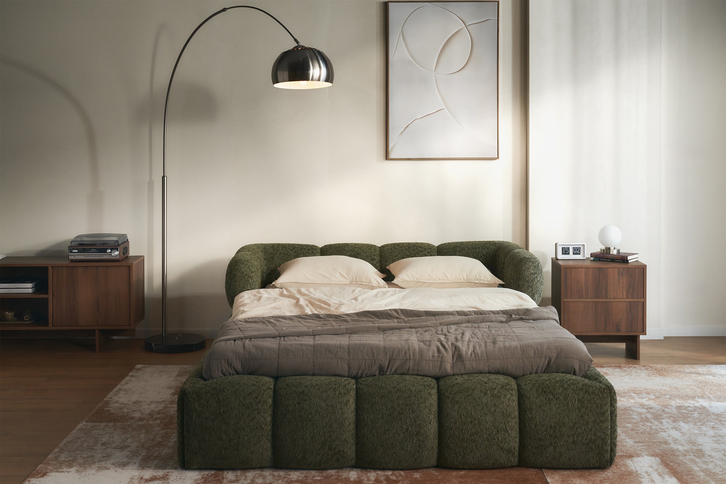 Upholstered bed 180x200 cm Stormi mit rollbarem Lattenrost, grüner Chenille