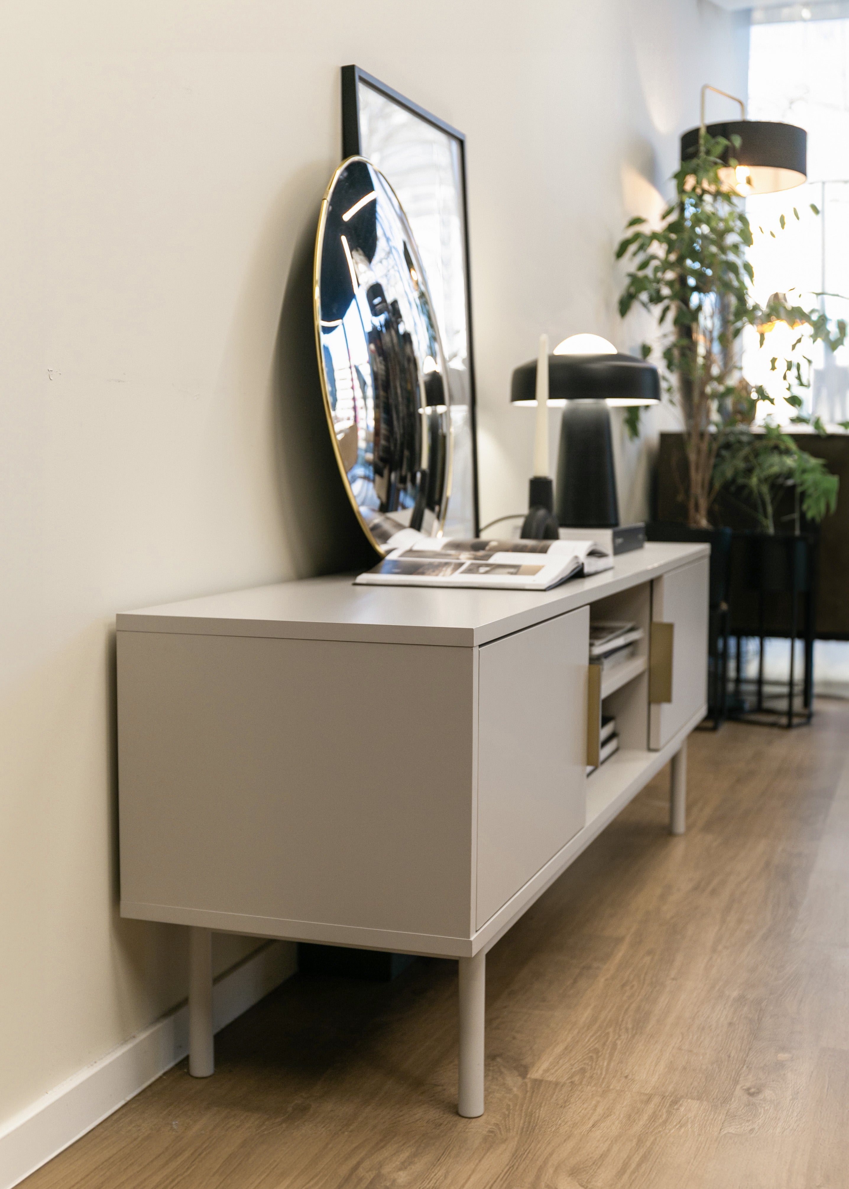 Viviaro TV-Schrank mit zwei Türen und Nischen, 154 cm, Kaschmir