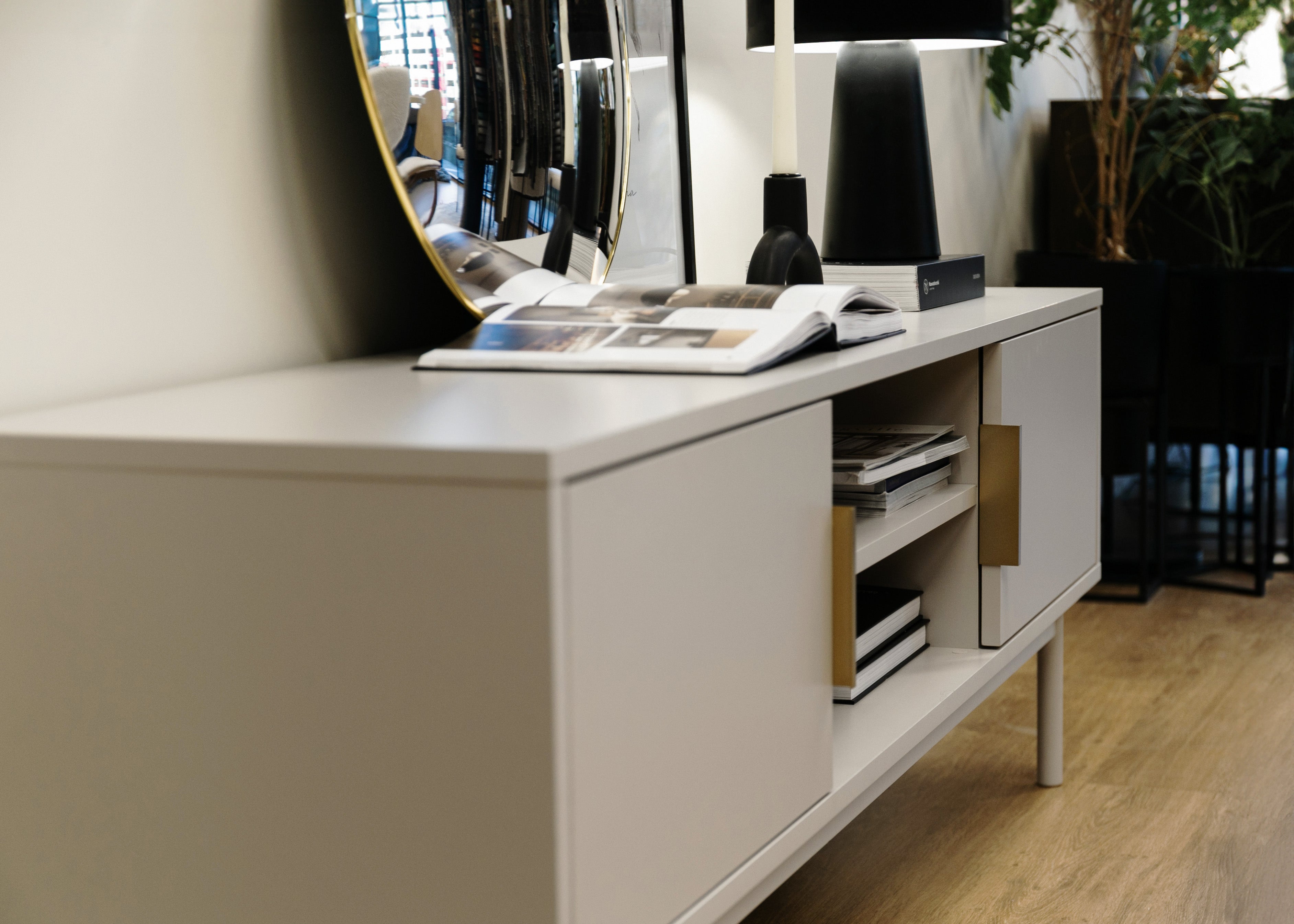 Viviaro TV-Schrank mit zwei Türen und Nischen, 154 cm, Kaschmir