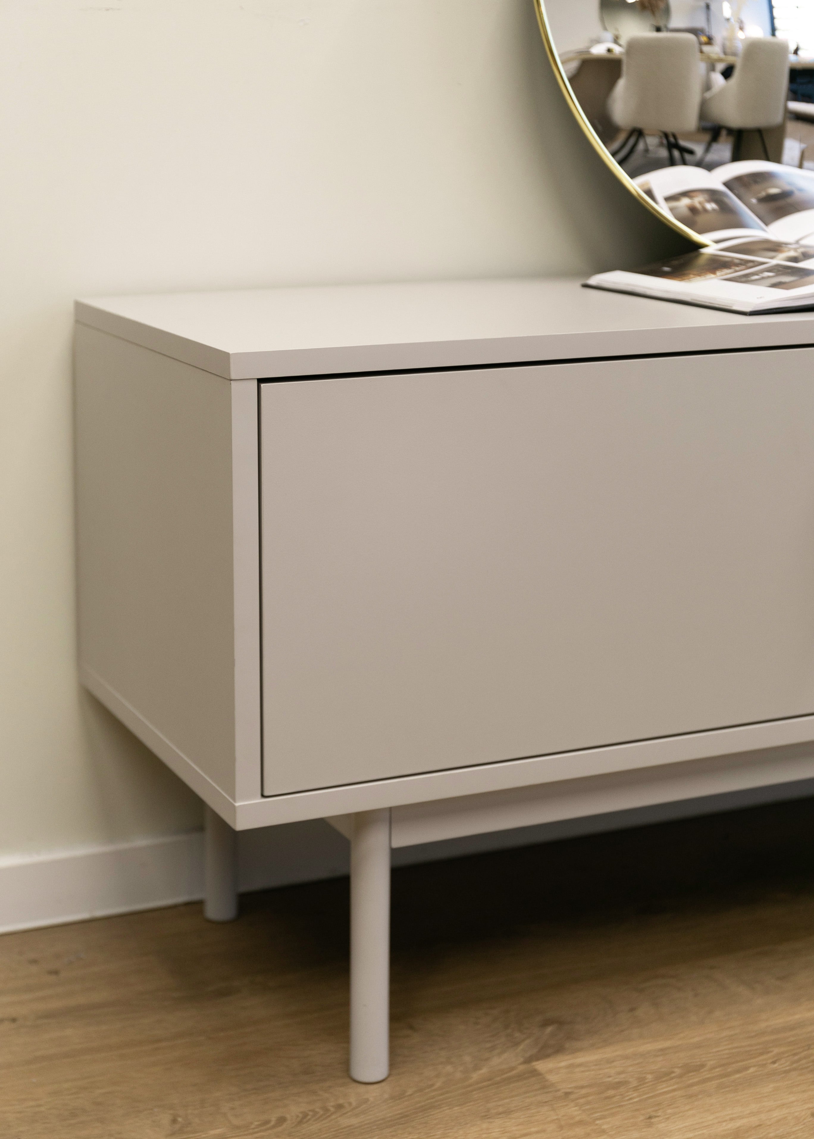 Viviaro TV-Schrank mit zwei Türen und Nischen, 154 cm, Kaschmir
