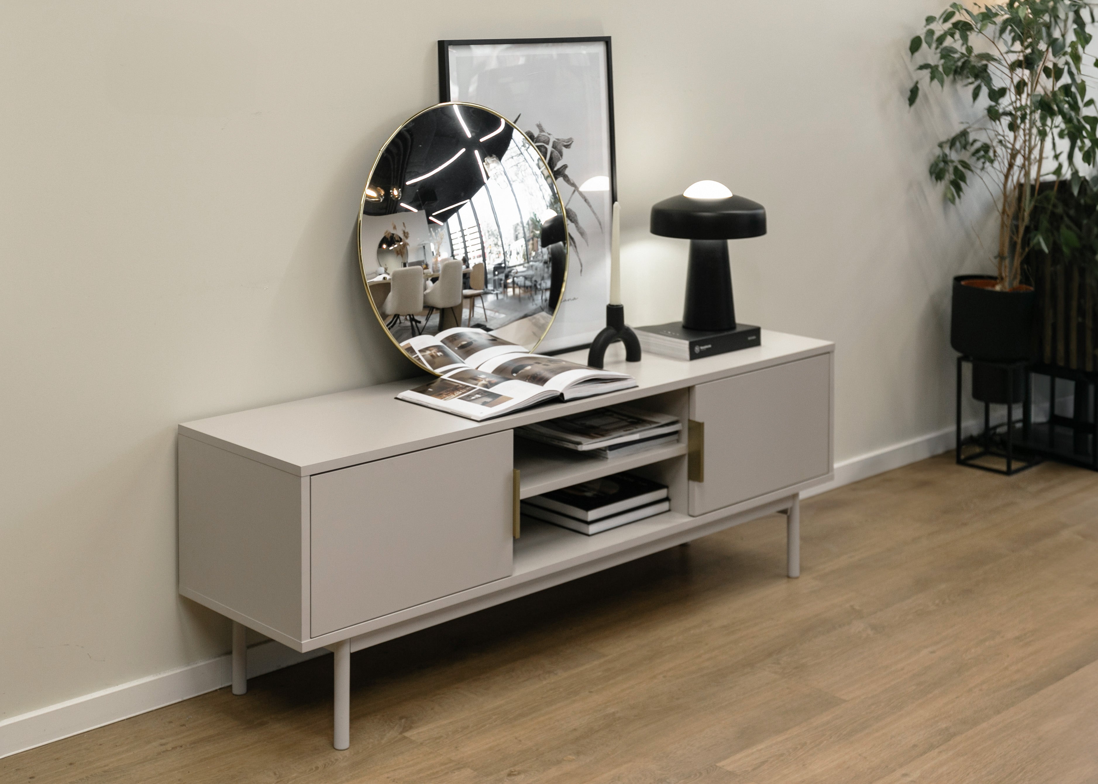 Viviaro TV-Schrank mit zwei Türen und Nischen, 154 cm, Kaschmir