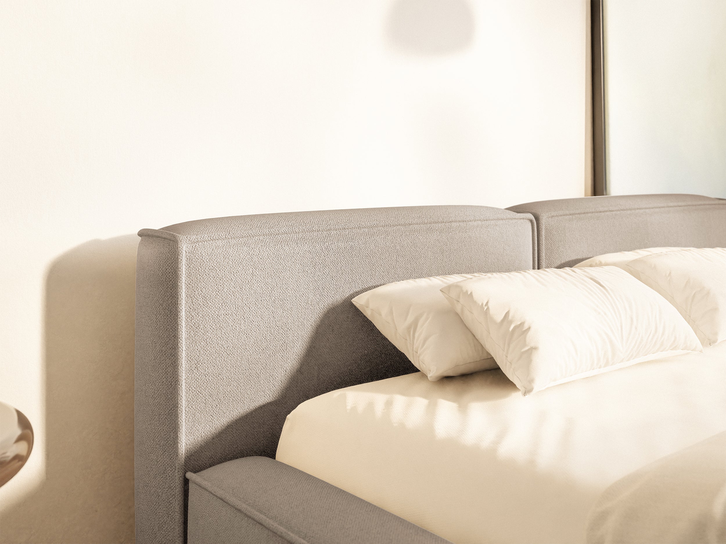 Polsterbett 200x200 cm Tilves Slim Low mit Stauraum, Metallrahmen, beige Chenille