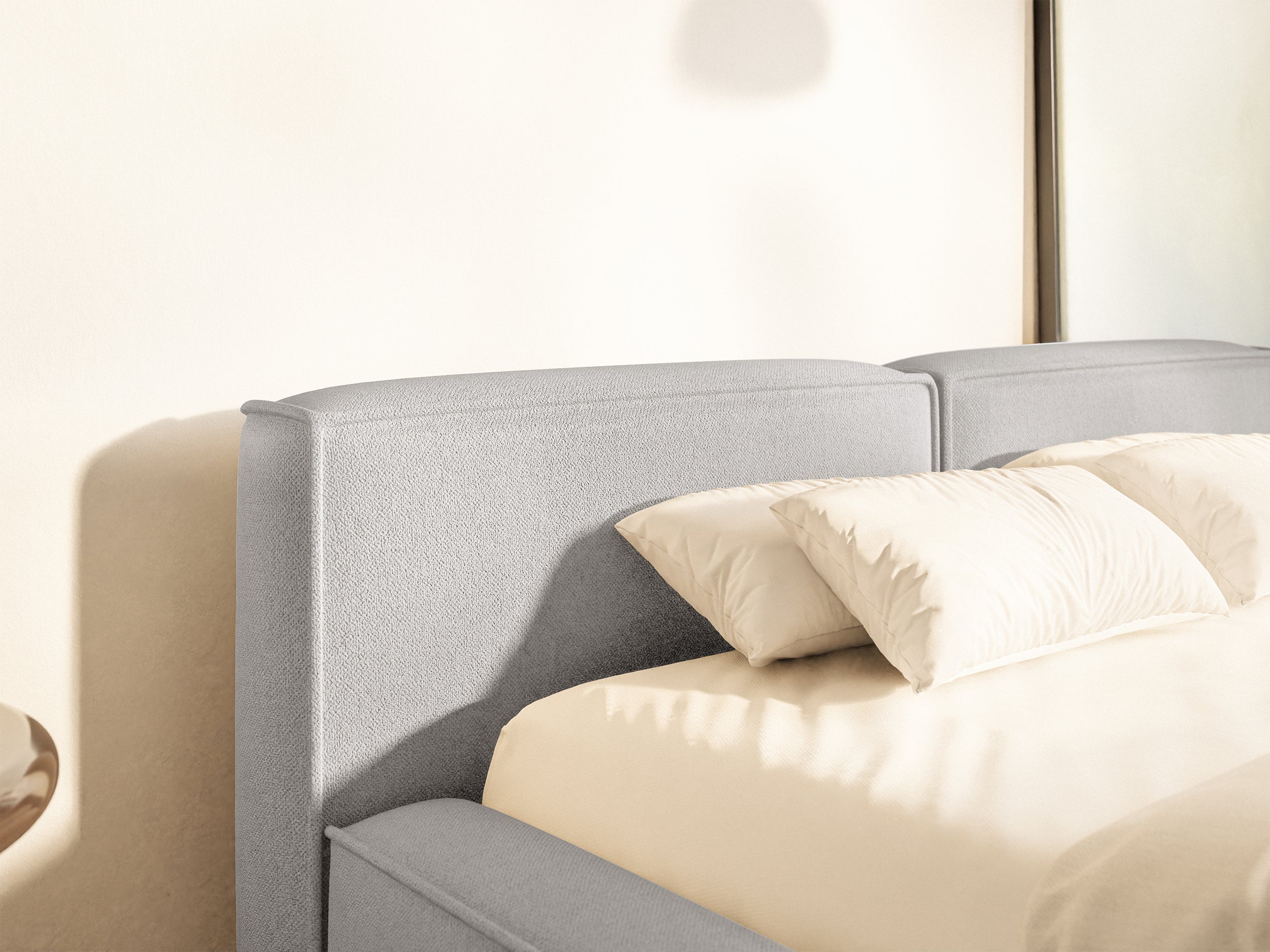 Polsterbett 140x200 cm Tilves Slim Low mit Stauraum, Metallrahmen, hellgrauer Chenille-Stoff