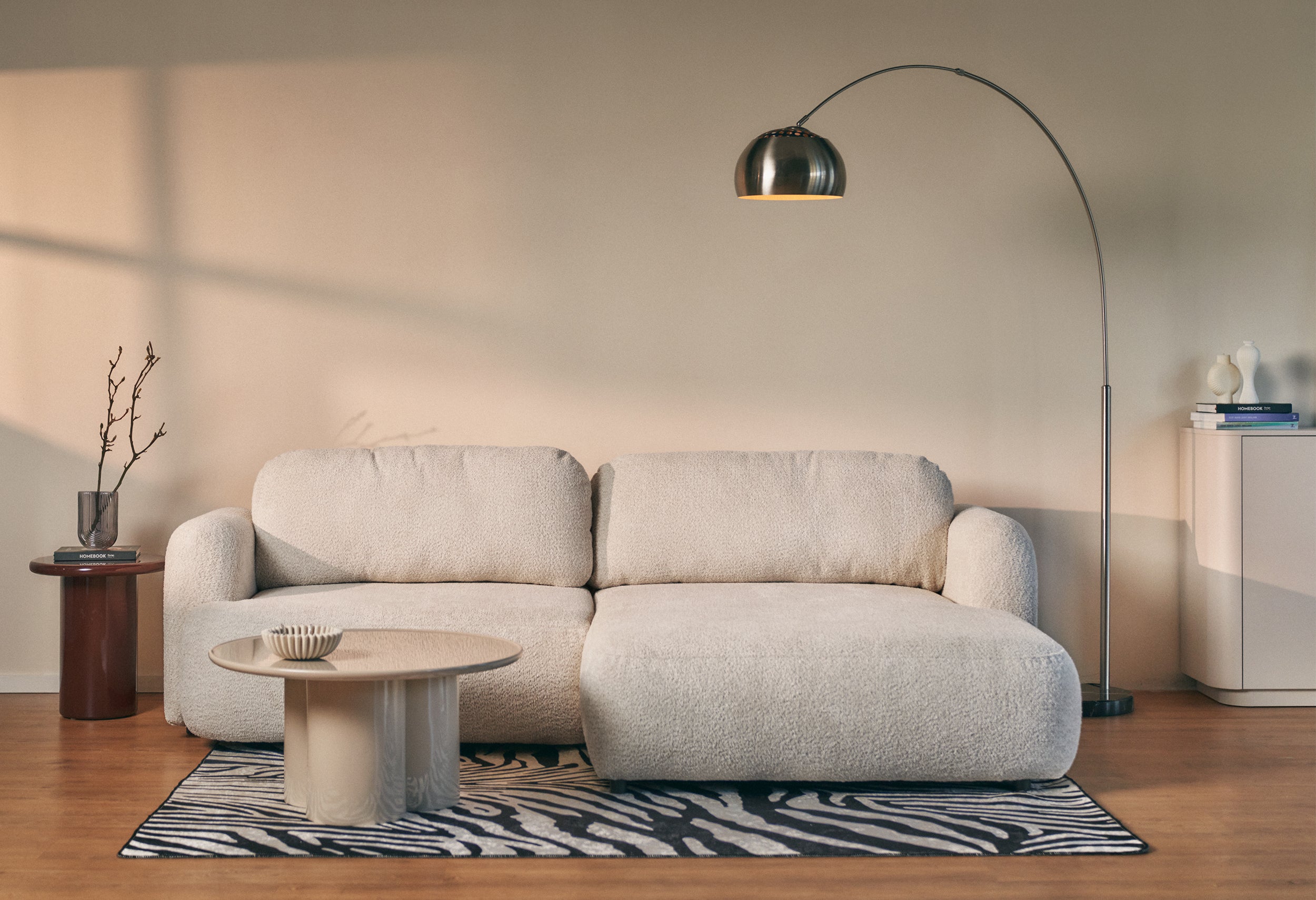 Ecksofa mit Schlaffunktion Tvoya, L-förmig, rechtsseitig, hellbeige Bouclé