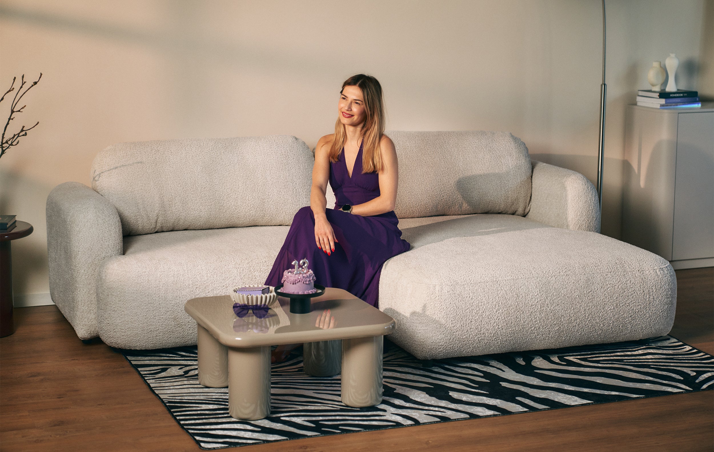 Ecksofa mit Schlaffunktion Tvoya, L-förmig, rechtsseitig, hellbeige Bouclé