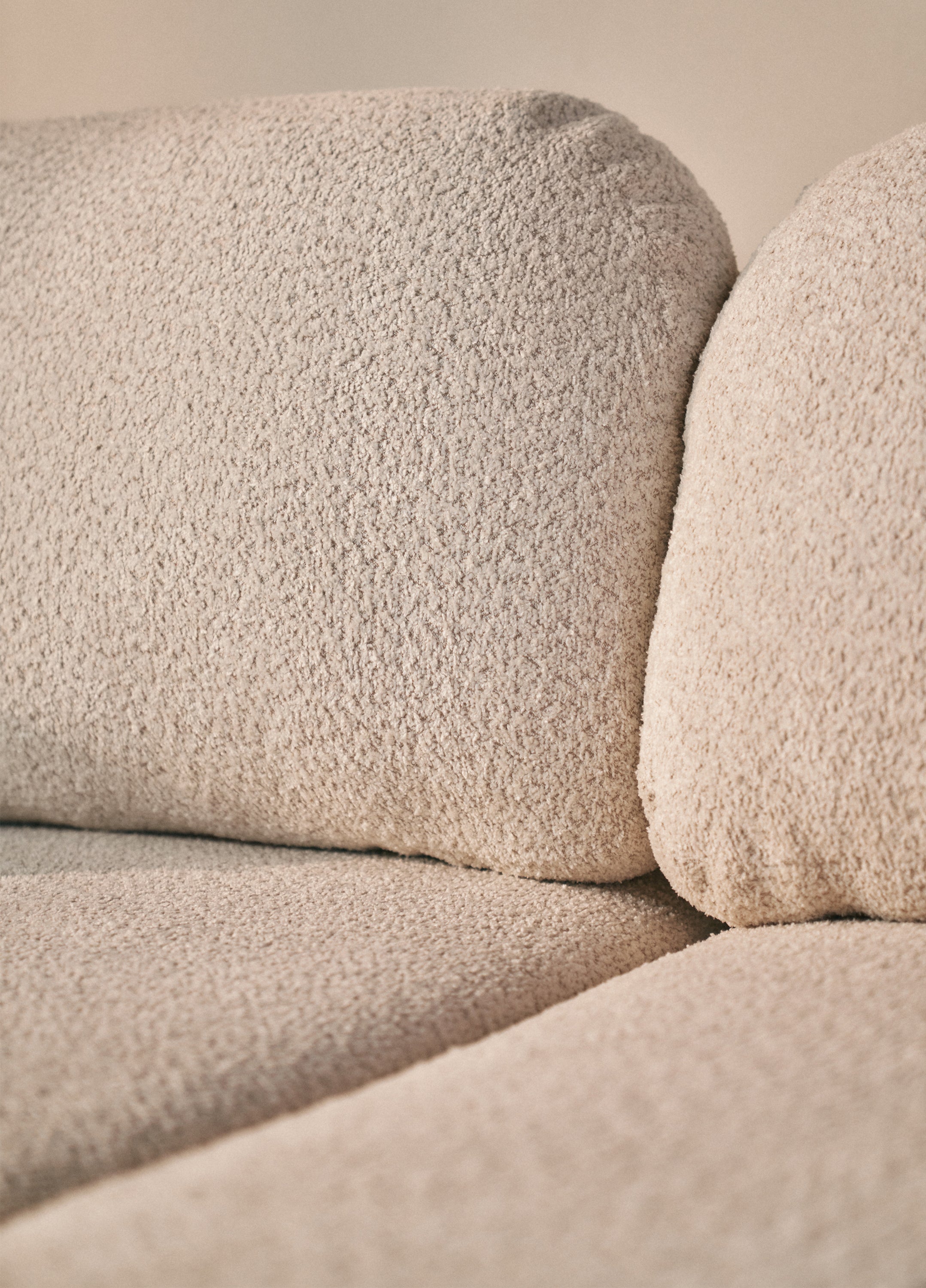 Ecksofa mit Schlaffunktion Tvoya, L-förmig, rechtsseitig, hellbeige Bouclé