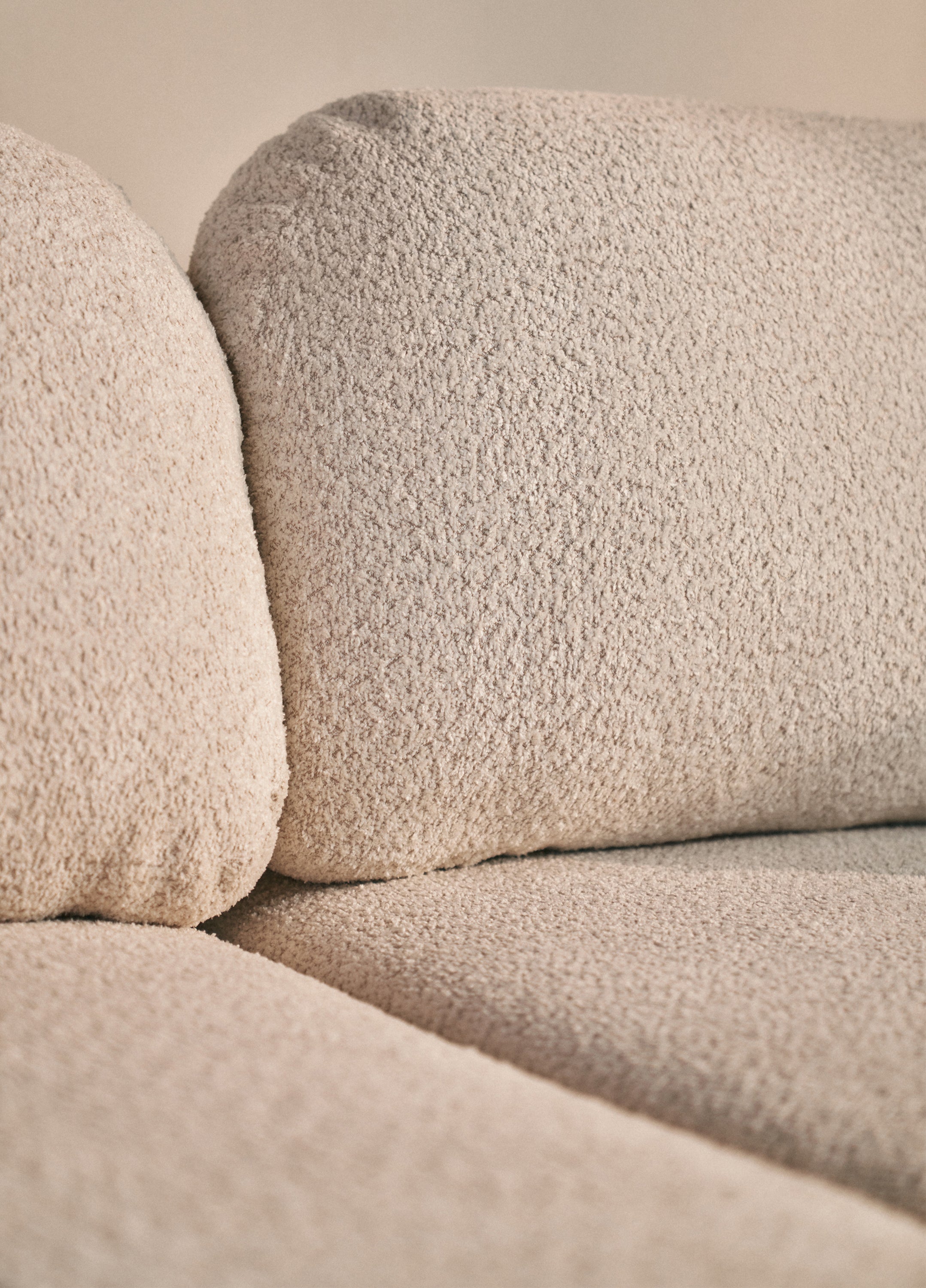 Ecksofa mit Schlaffunktion Tvoya, L-förmig, linksseitig, hellbeige Bouclé