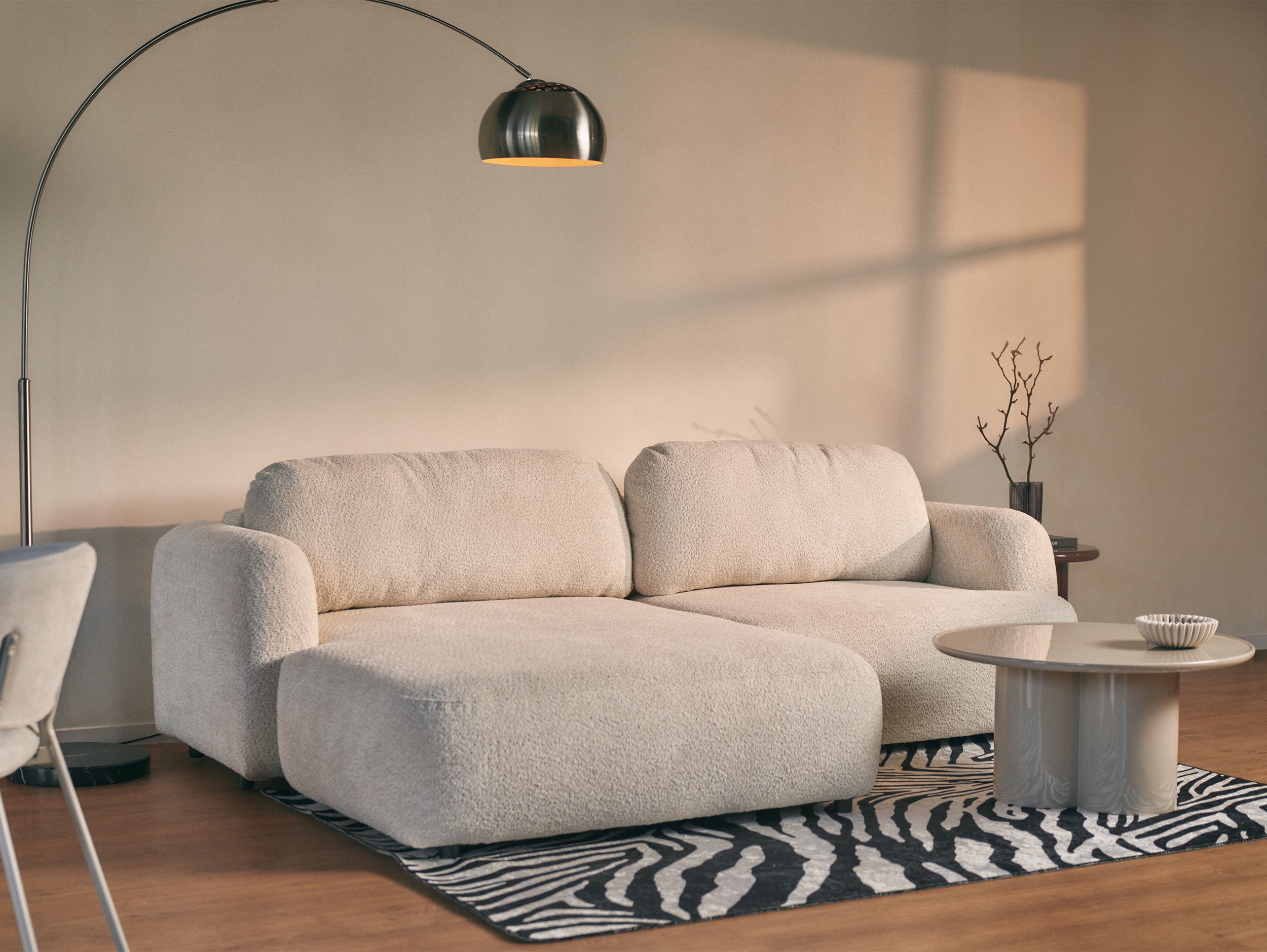 Ecksofa mit Schlaffunktion Tvoya, L-förmig, linksseitig, hellbeige Bouclé