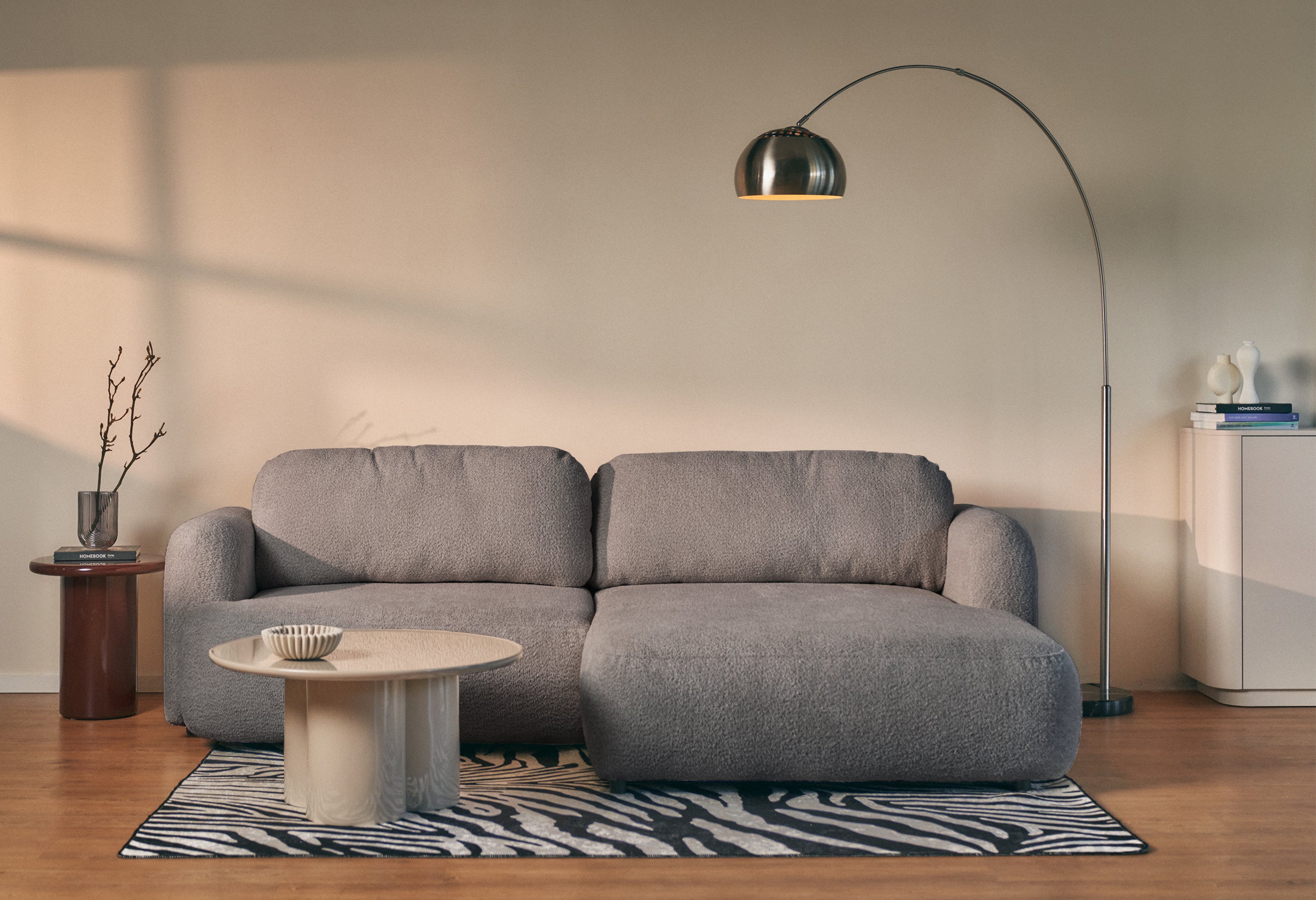 Ecksofa mit Schlaffunktion Tvoya, L-förmig, rechtsseitig, grau-braun Bouclé