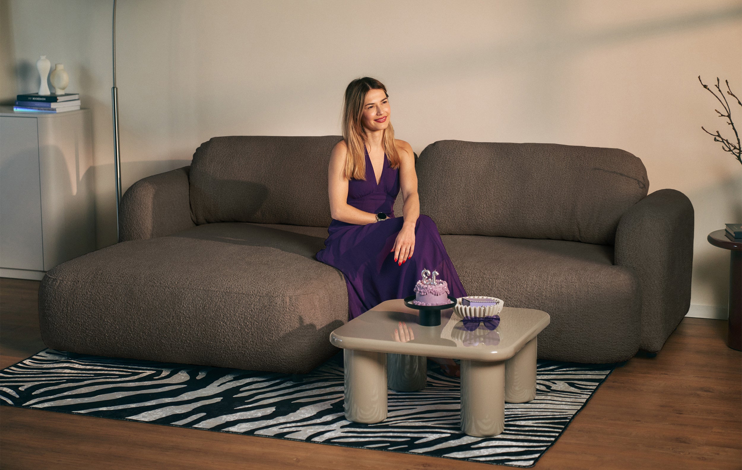 Ecksofa mit Schlaffunktion Tvoya, L-förmig, linksseitig, braunes Bouclé