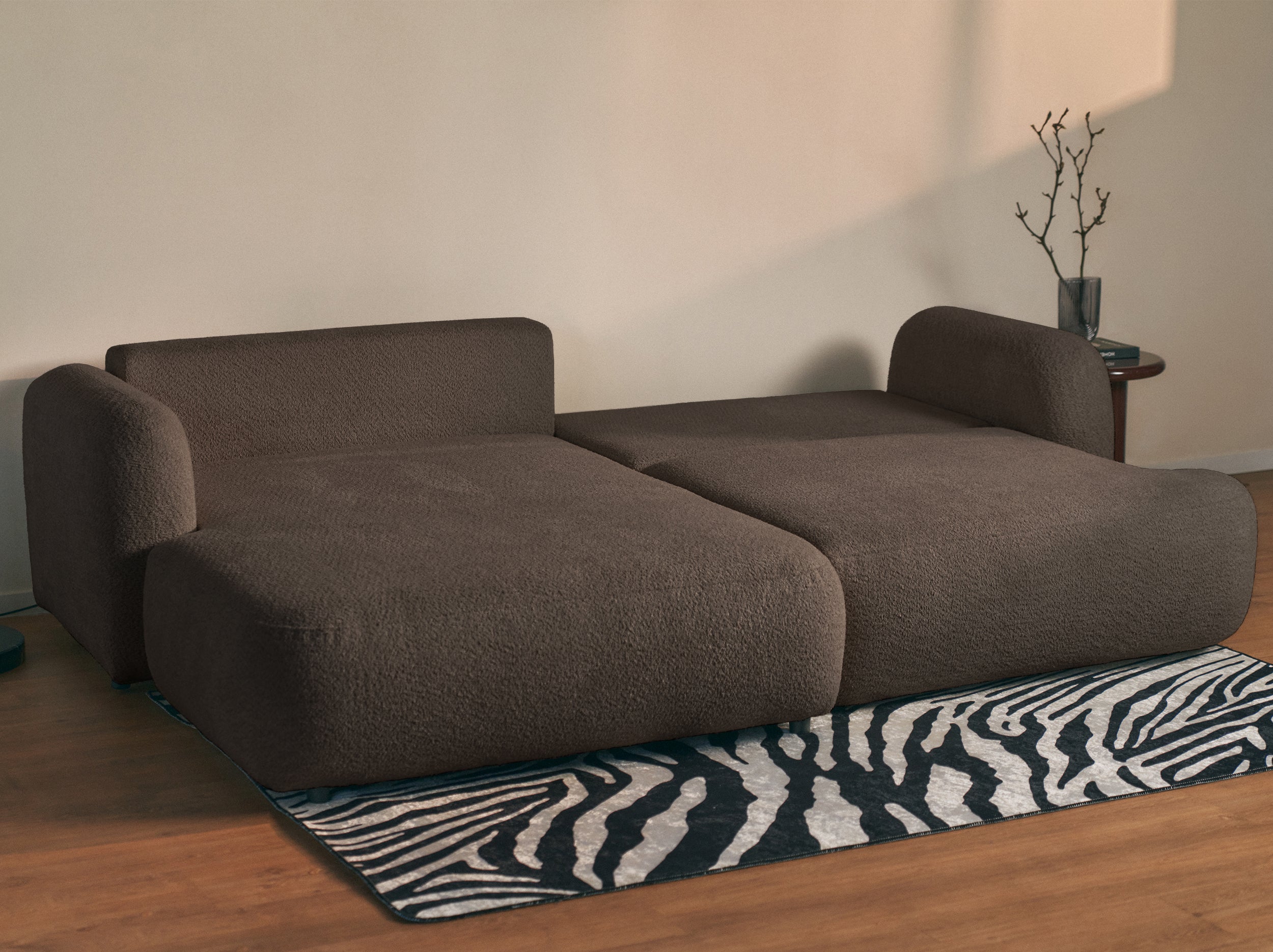 Ecksofa mit Schlaffunktion Tvoya, L-förmig, linksseitig, braunes Bouclé