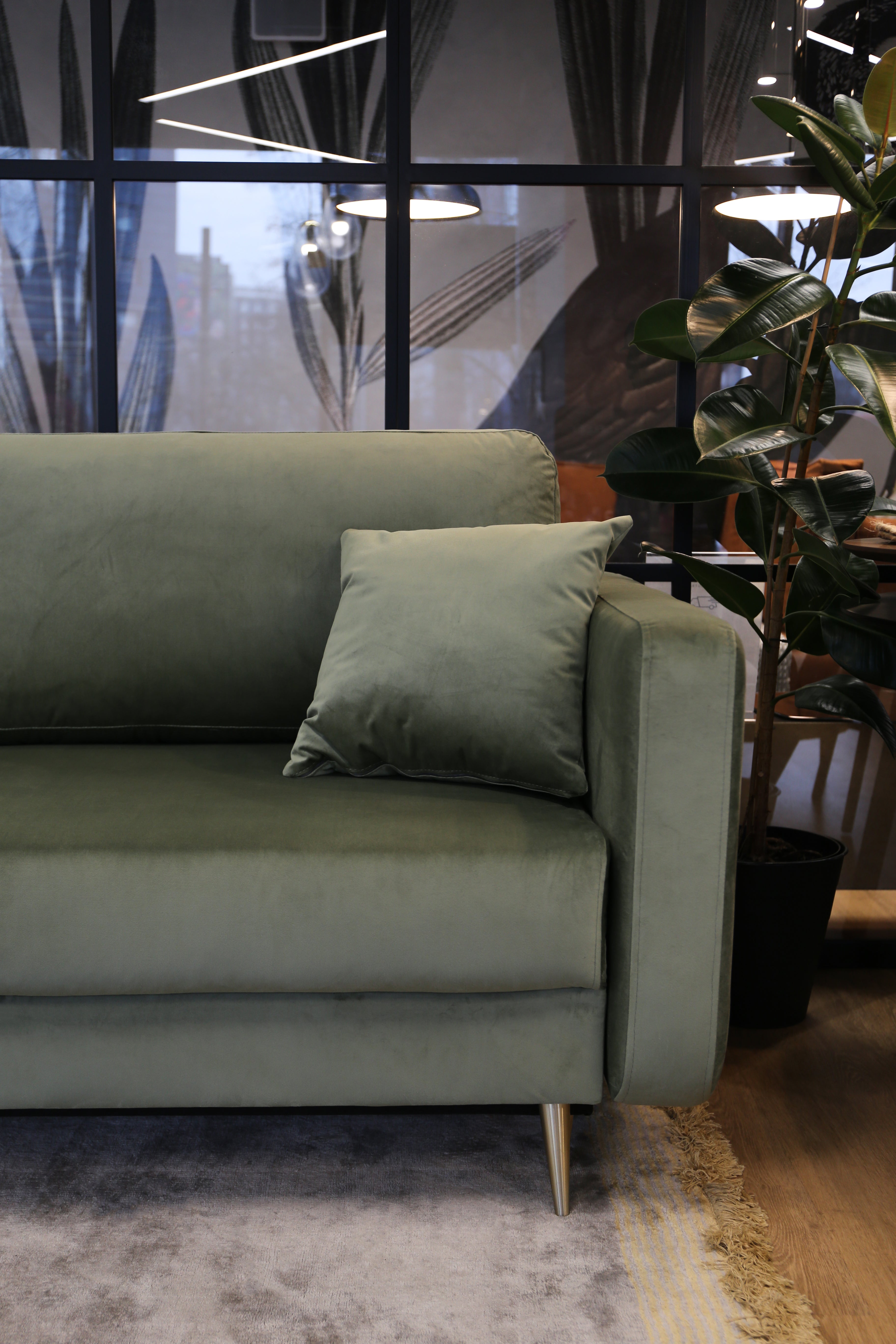 Dreisitziges ausklappbares Sofa Valico in Salbeigrün, samtig, wasserabweisend