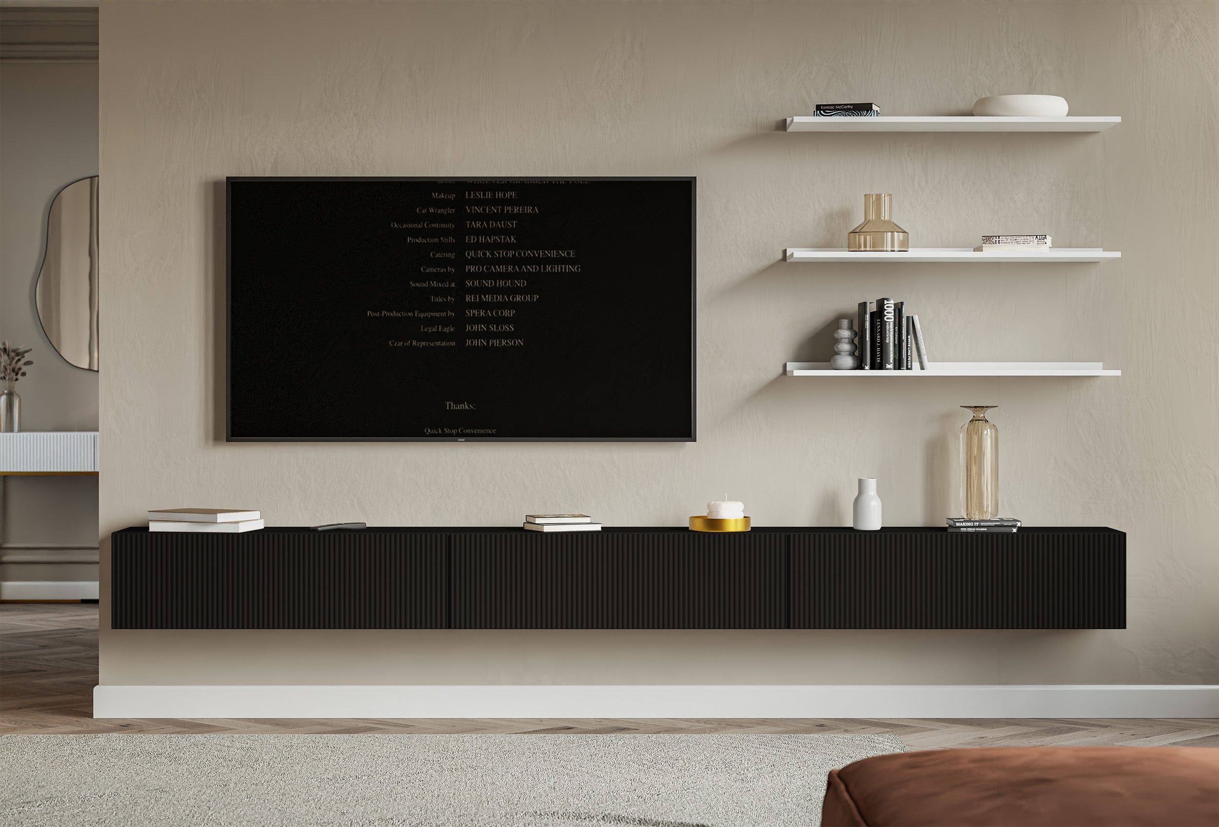 Hängender dreitüriger Veldio-TV-Schrank mit geriffelter Front, 300 cm, schwarz
