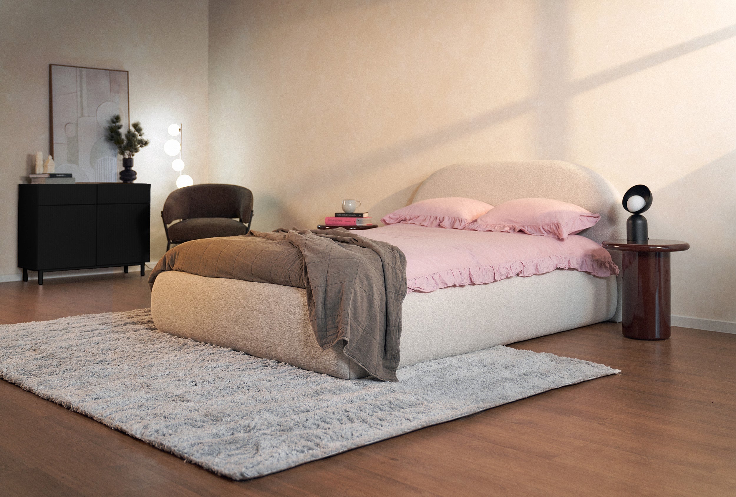 Zweiturige Kommode Veldio New mit gefräster Front und zwei Schubladen, 100 cm, schwarz
