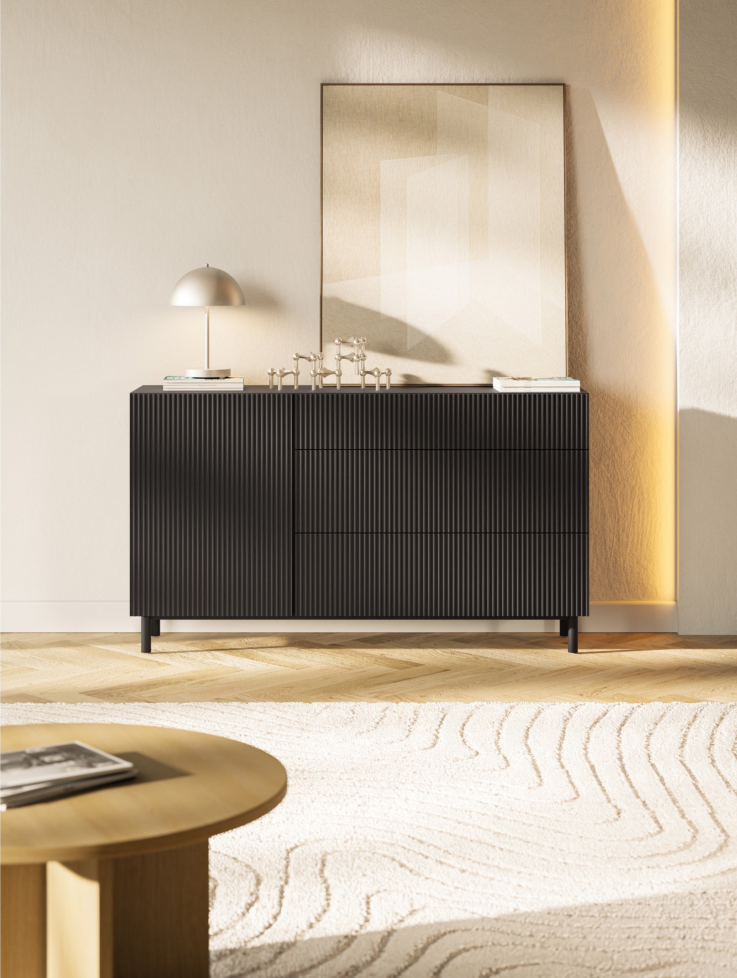 Einzeltürige Kommode Veldio New mit gefräster Front und drei Schubladen, 140 cm, schwarz