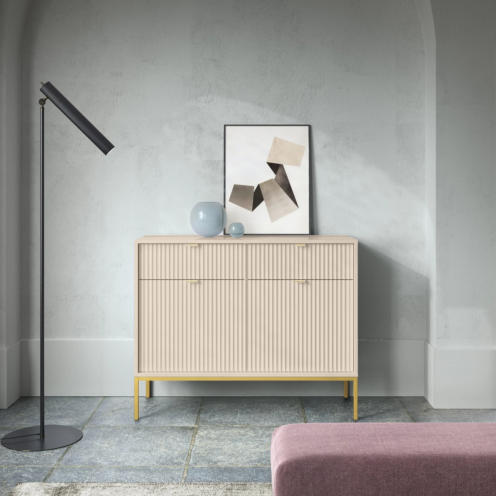 Zweiturige Kommode Vellore 104 cm beige mit gerillten Fronten und goldenem Gestell