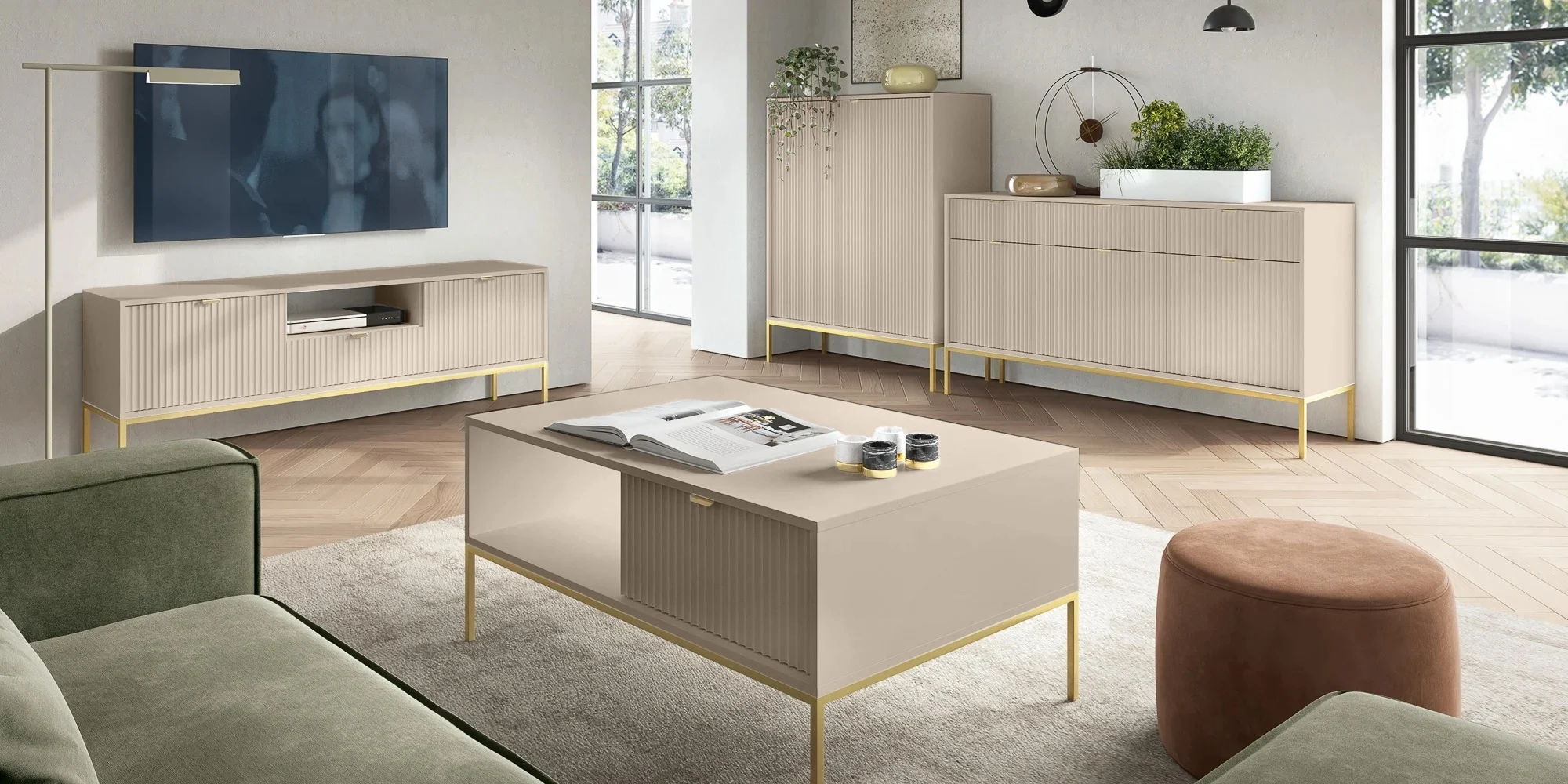 Hohe Kommode Vellore in Beige mit gerillten Fronten und goldenem Gestell
