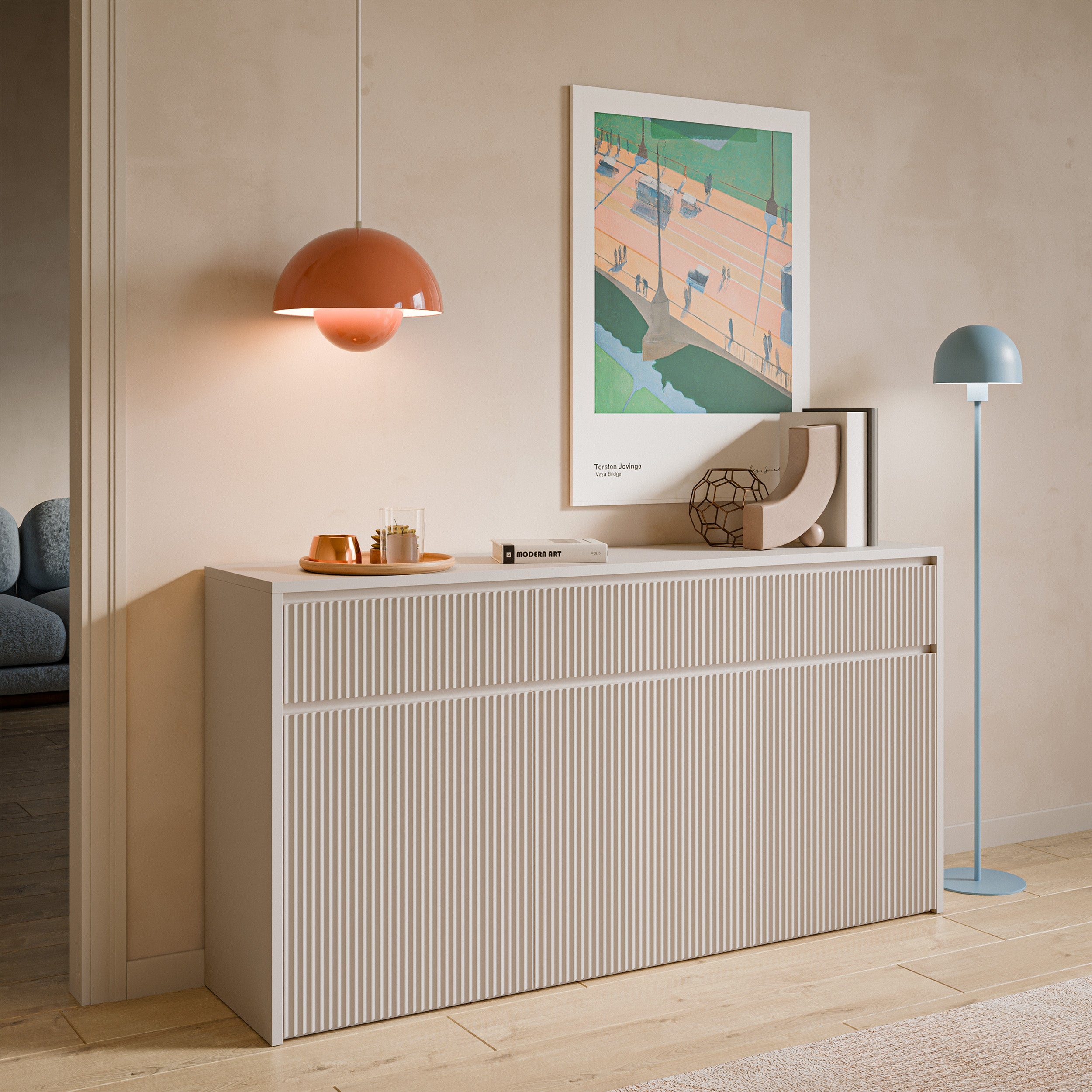Drehtür-Kommode Vemmi mit drei Schubladen, 155 cm, mit geriffelter Kaschmir-Front