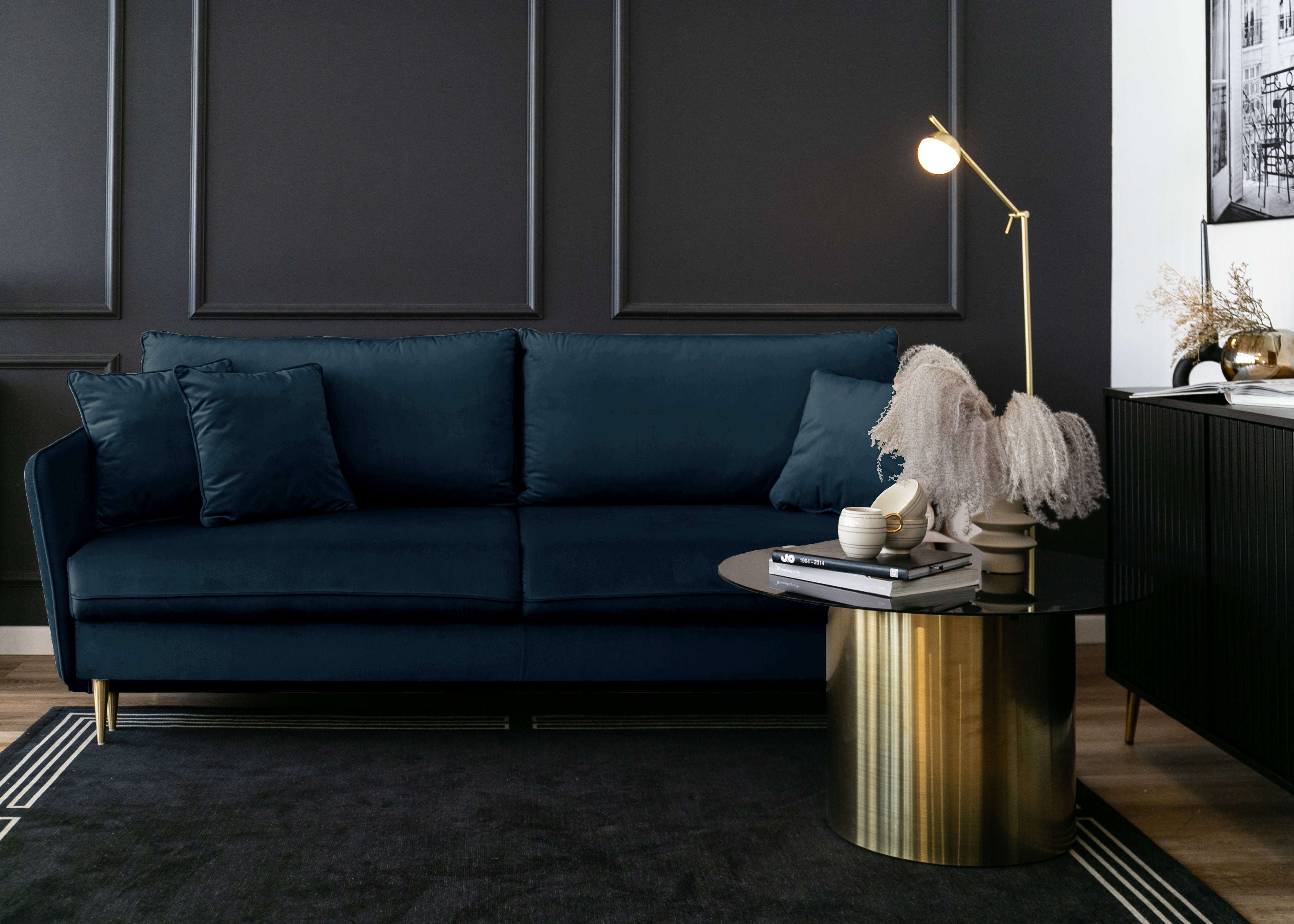 Dreisitziges ausklappbares Sofa Volio in Samtvelours, marineblau, wasserabweisend, mit goldfarbenen Beinen