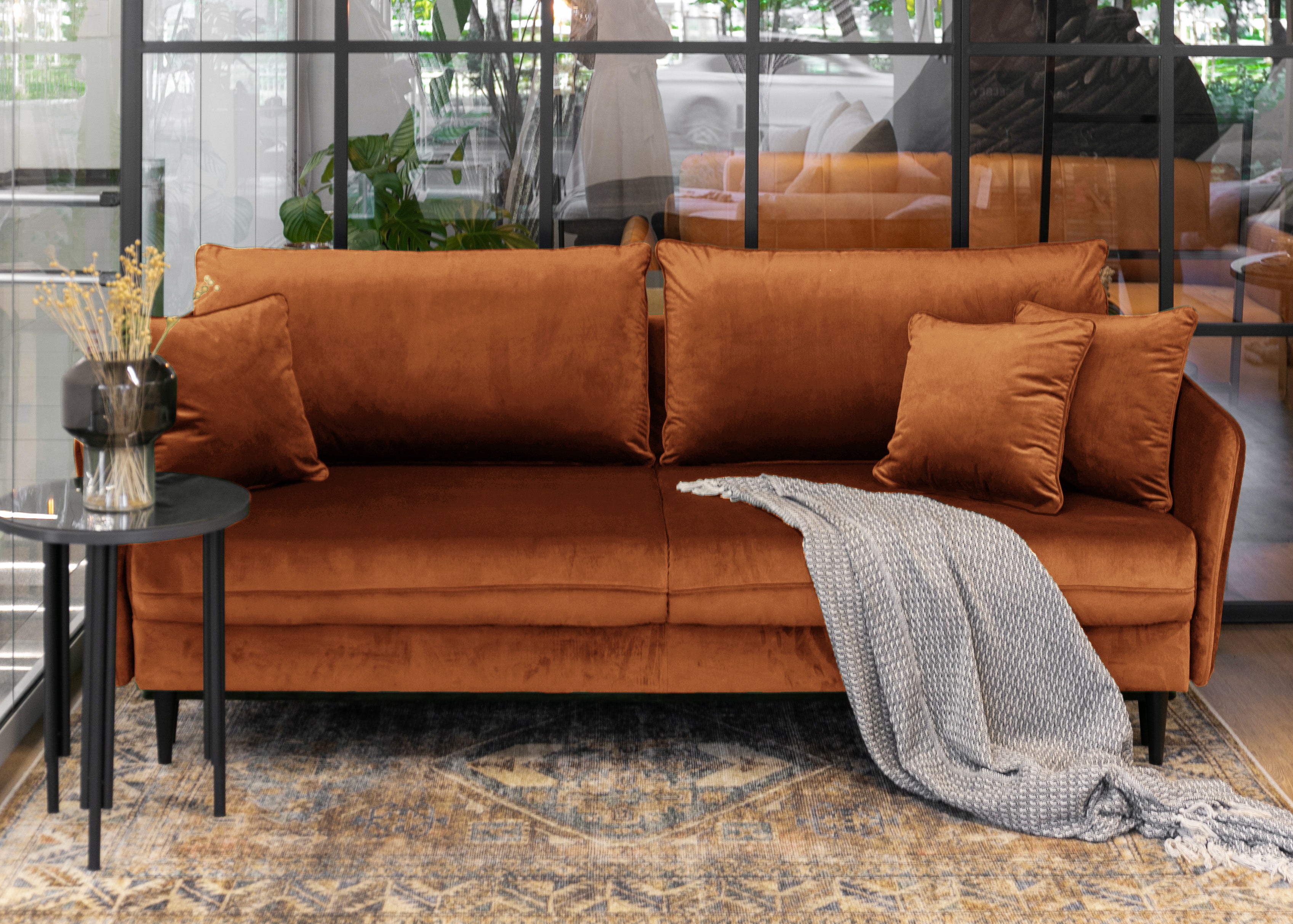 Dreisitziges ausklappbares Sofa Volio in kupferfarbenem Samt, hydrophob, schwarze Beine