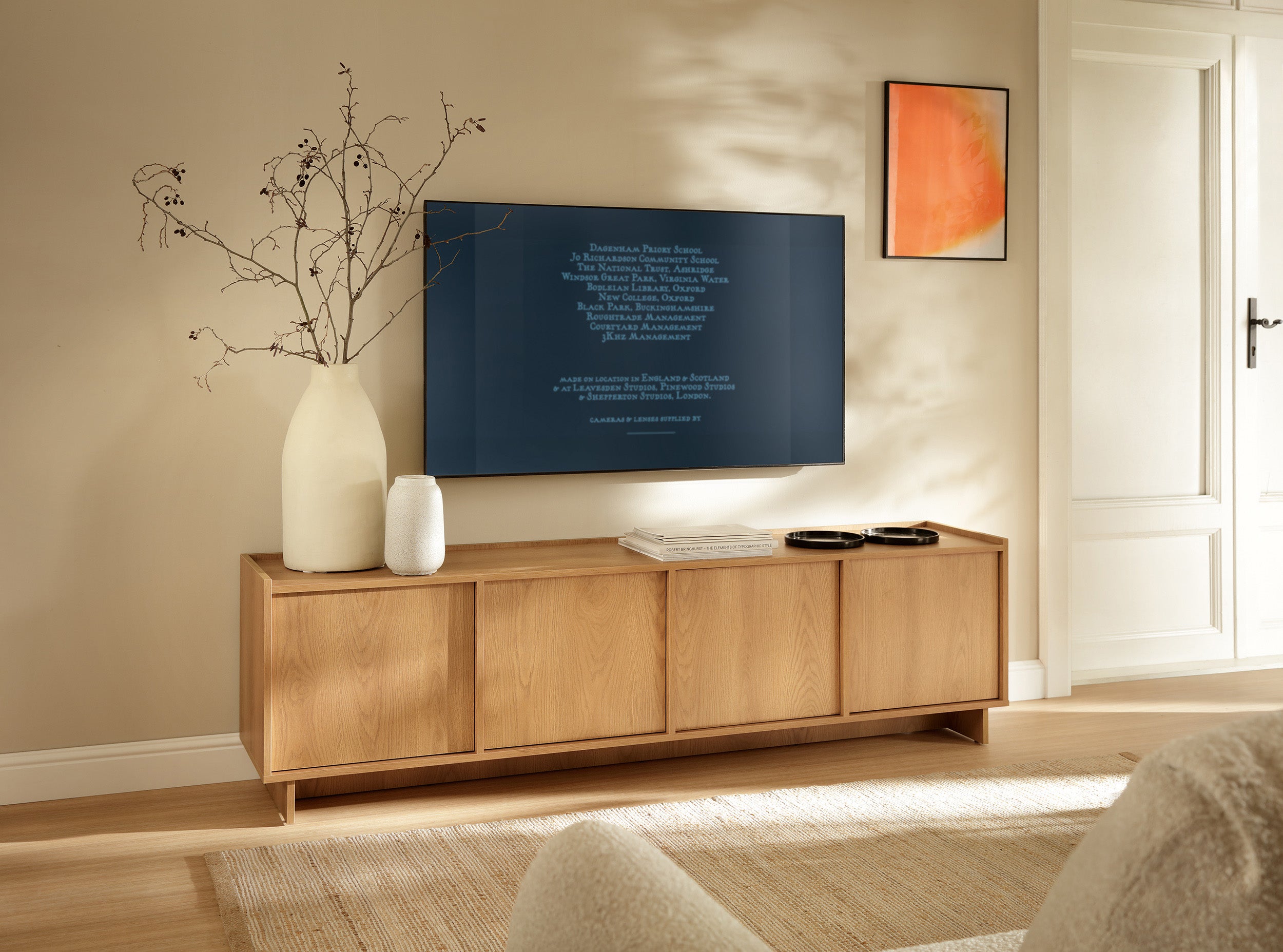 Vierflügeliger TV-Schrank Yasumi 195 cm Karamelleiche