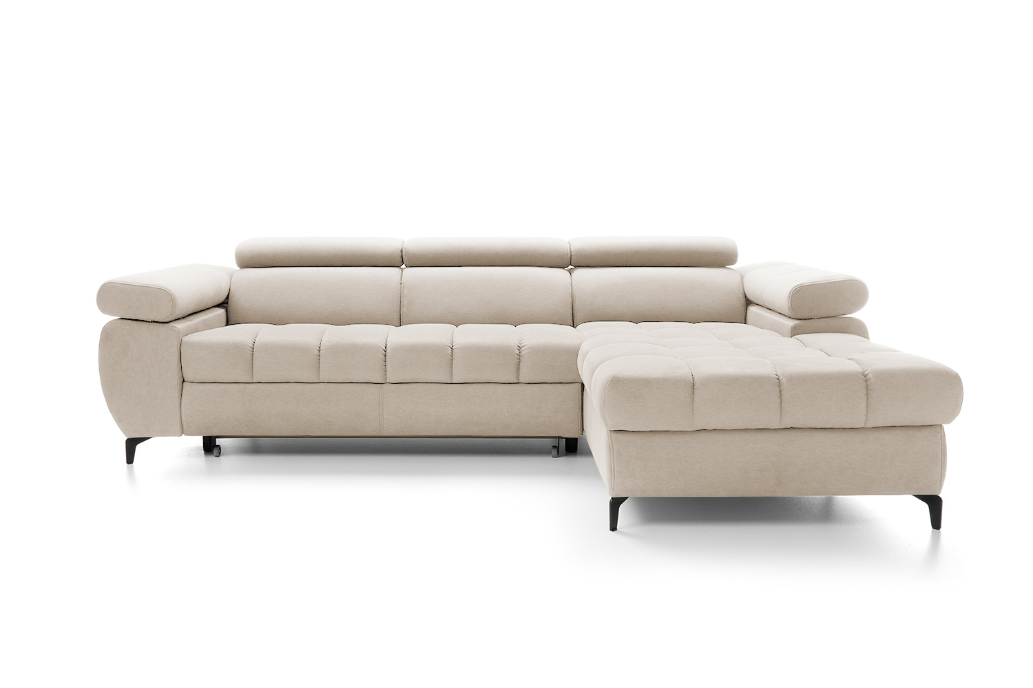 Ecksofa mit Schlaffunktion Pernes L-förmig mit verstellbaren Kopfstützen und Armlehnen sowie einem Stauraum, beige Velours, pflegeleicht, rechtsseitig.