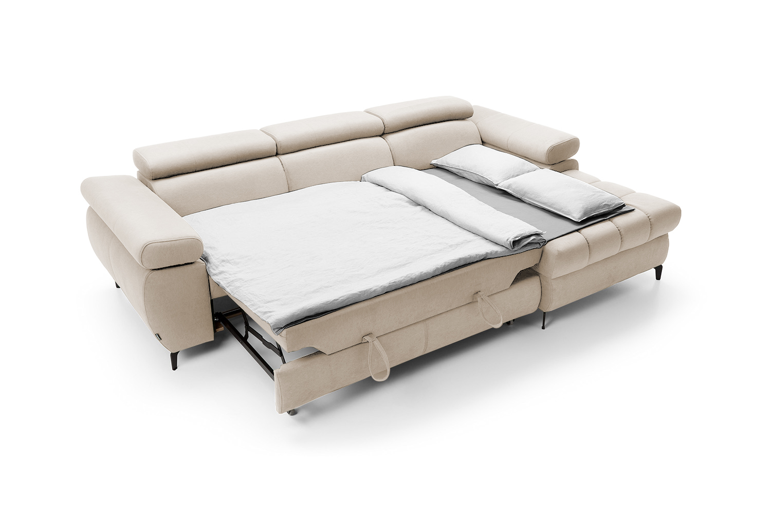 Ecksofa mit Schlaffunktion Pernes L-förmig mit verstellbaren Kopfstützen und Armlehnen sowie einem Stauraum, beige Velours, pflegeleicht, rechtsseitig.
