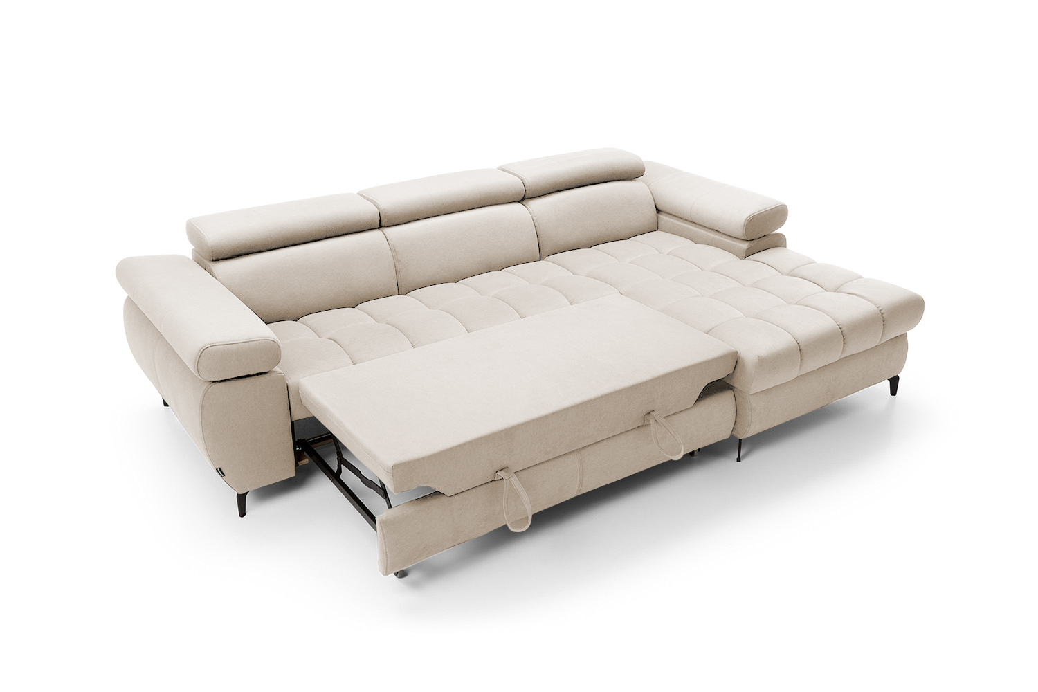 Ecksofa mit Schlaffunktion Pernes L-förmig mit verstellbaren Kopfstützen und Armlehnen sowie einem Stauraum, beige Velours, pflegeleicht, rechtsseitig.