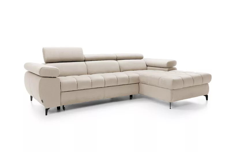 Ecksofa mit Schlaffunktion Pernes L-förmig mit verstellbaren Kopfstützen und Armlehnen sowie einem Stauraum, beige Velours, pflegeleicht, rechtsseitig.